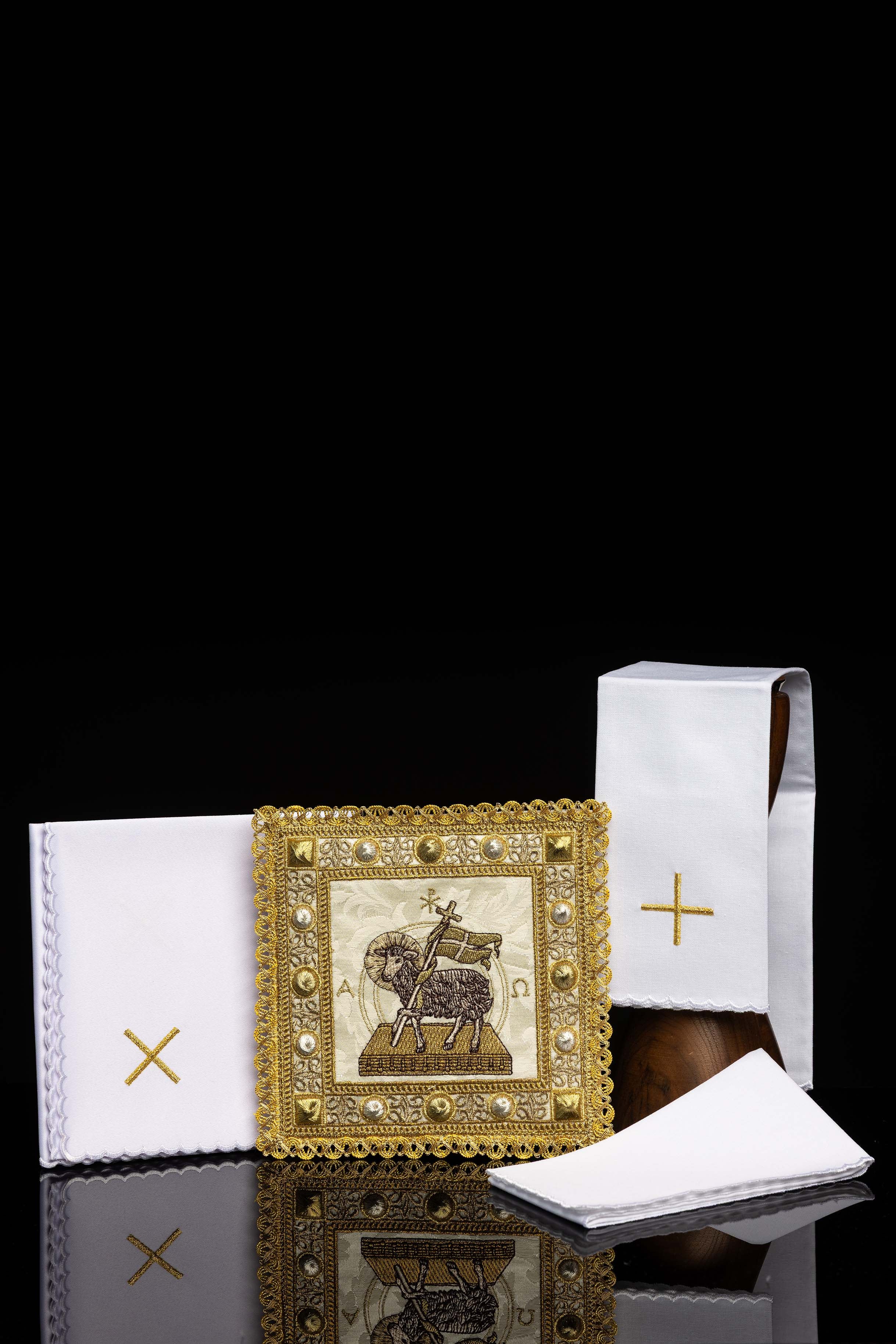 Chalice linen for Easter with the Easter Lamb