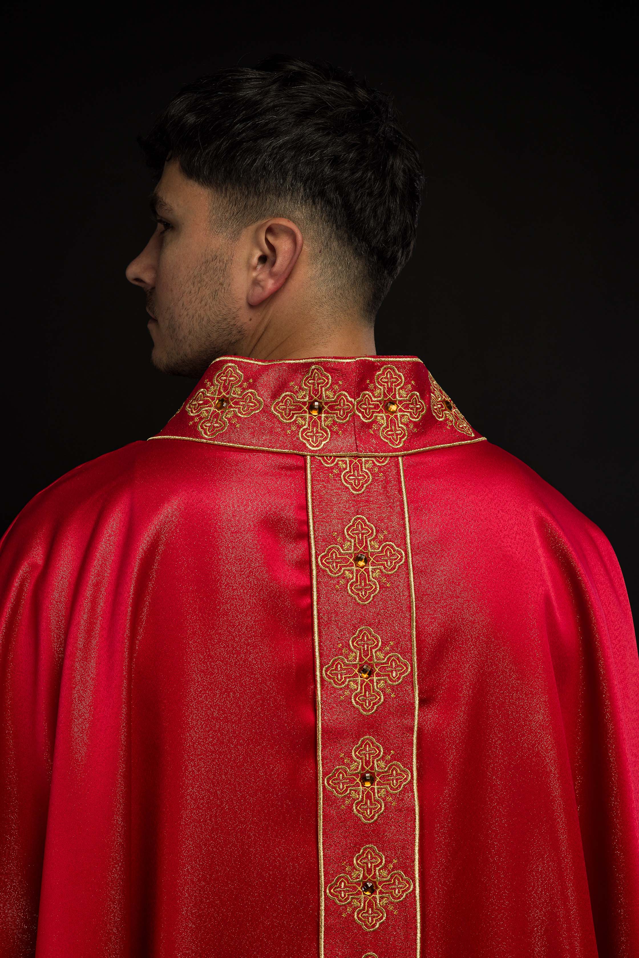 Red chasuble with decorative stones and embroidered collar - CHASUBLES.COM