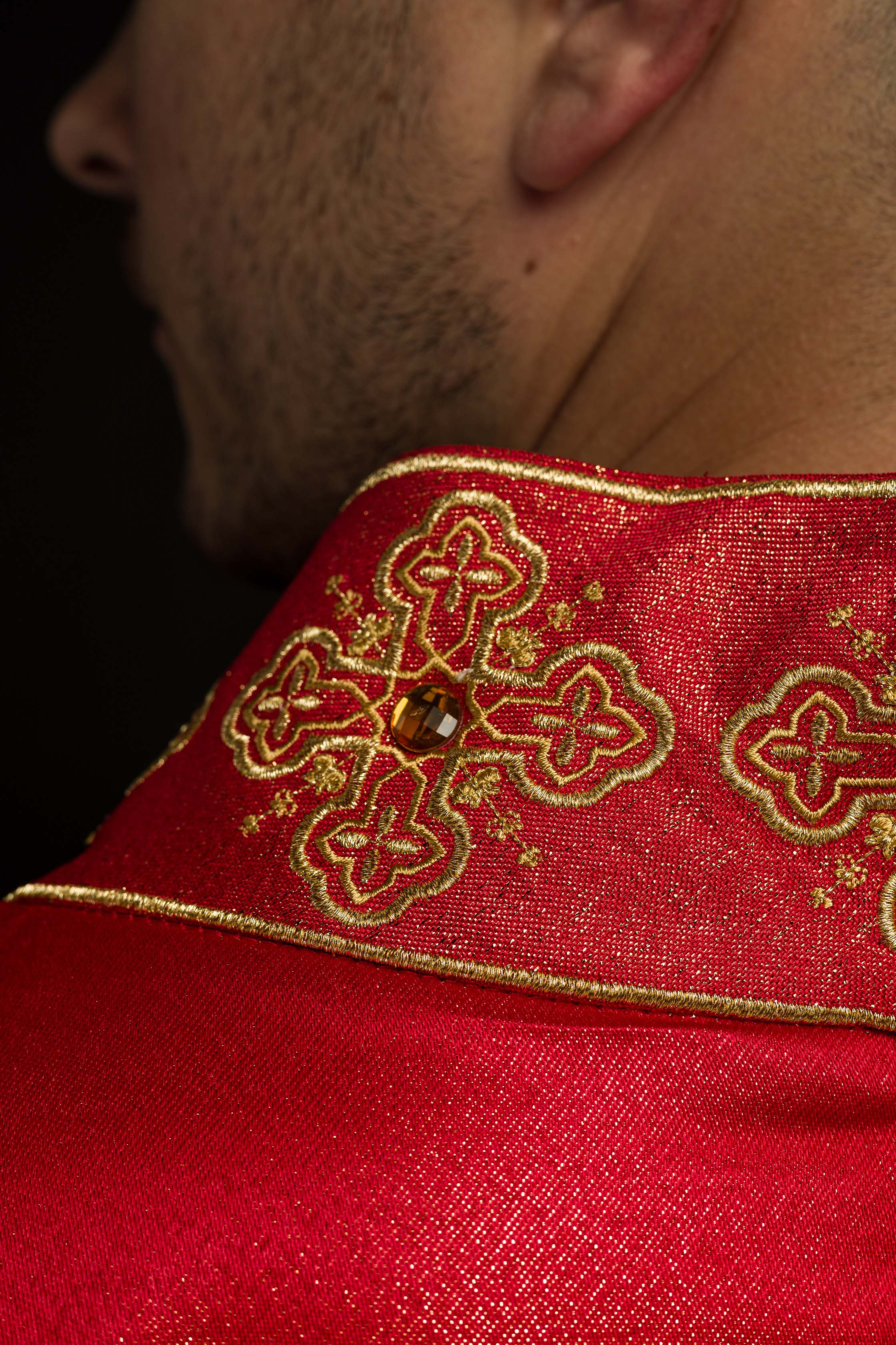 Red chasuble with decorative stones and embroidered collar - CHASUBLES.COM