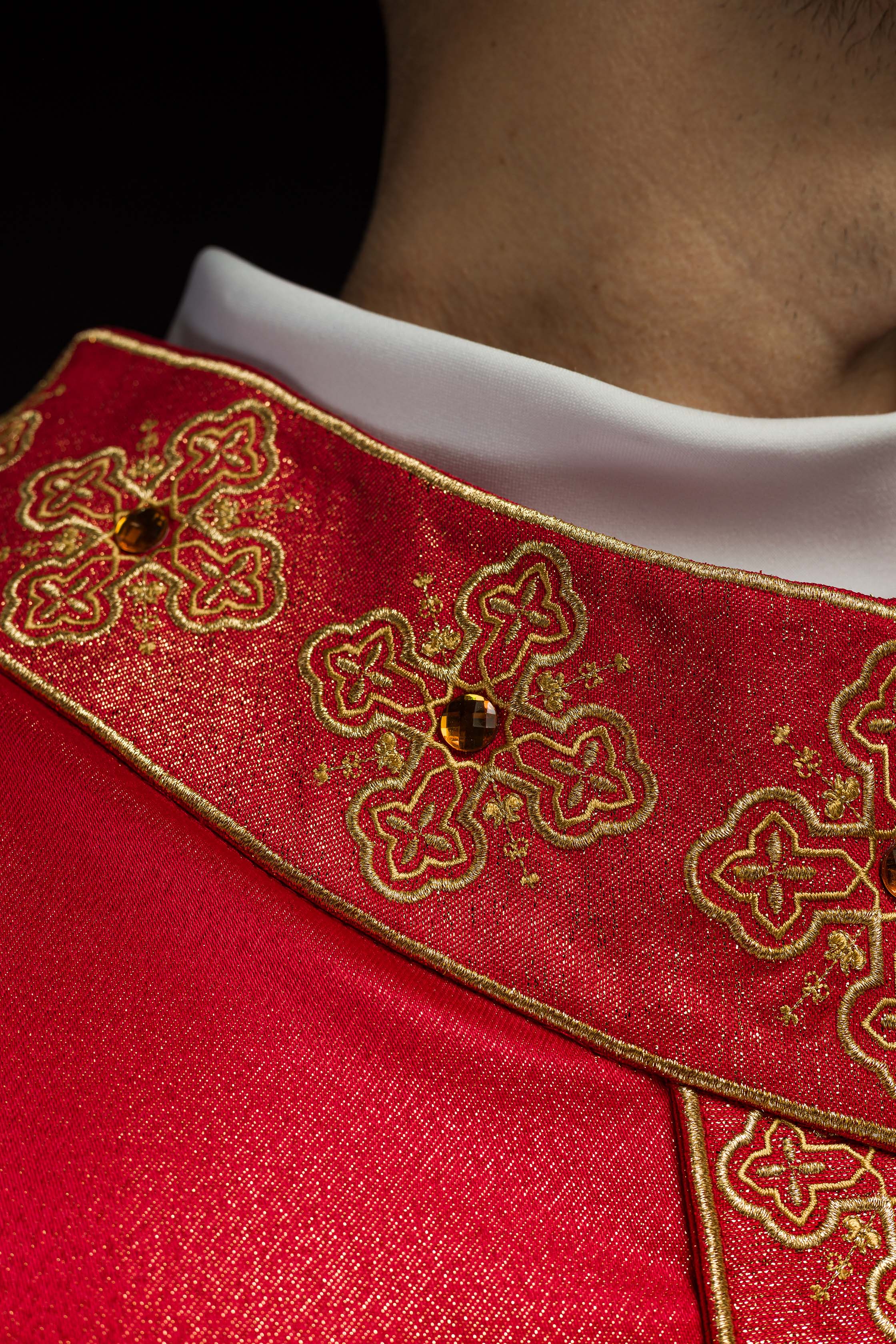 Red chasuble with decorative stones and embroidered collar - CHASUBLES.COM