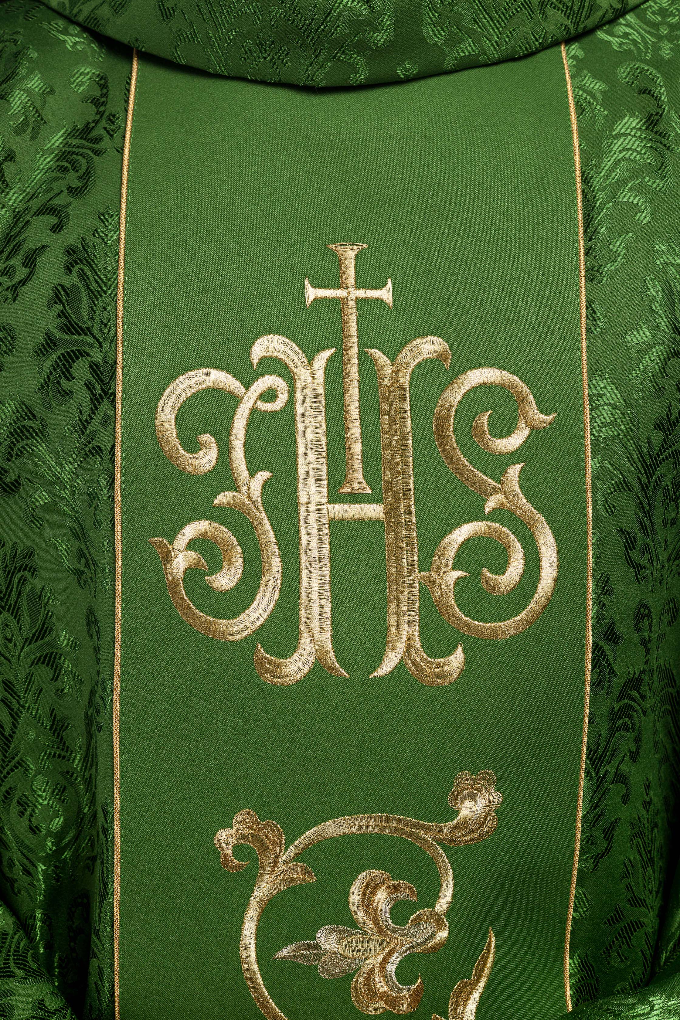 Green chasuble with JHS motif made of decorative texture - CHASUBLES.COM
