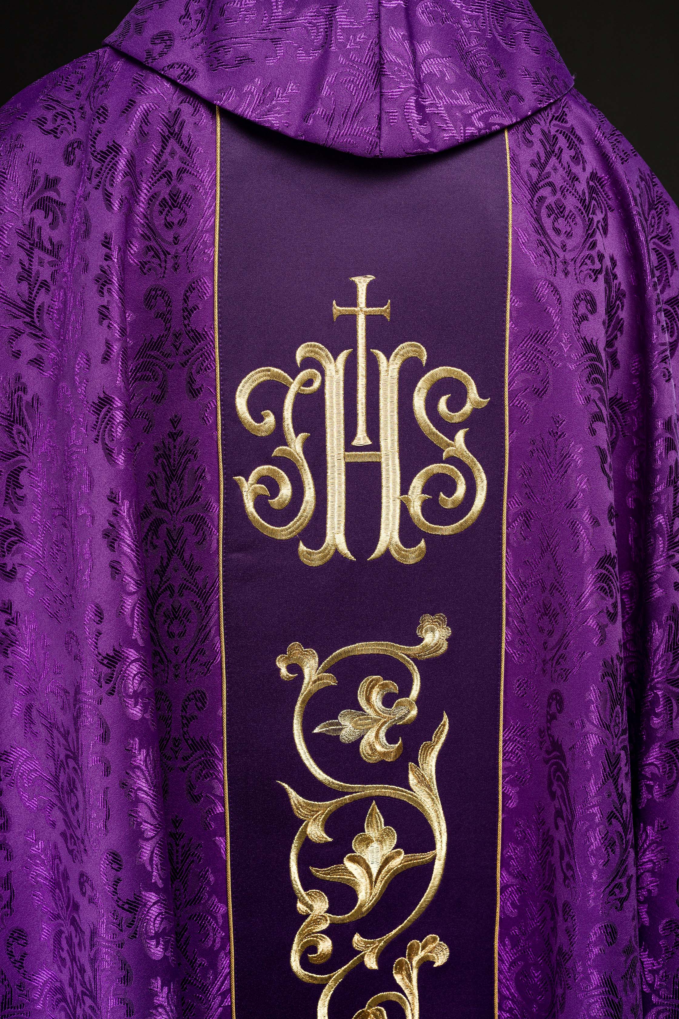 Purple chasuble made of jacquard texture with classic JHS motif - CHASUBLES.COM