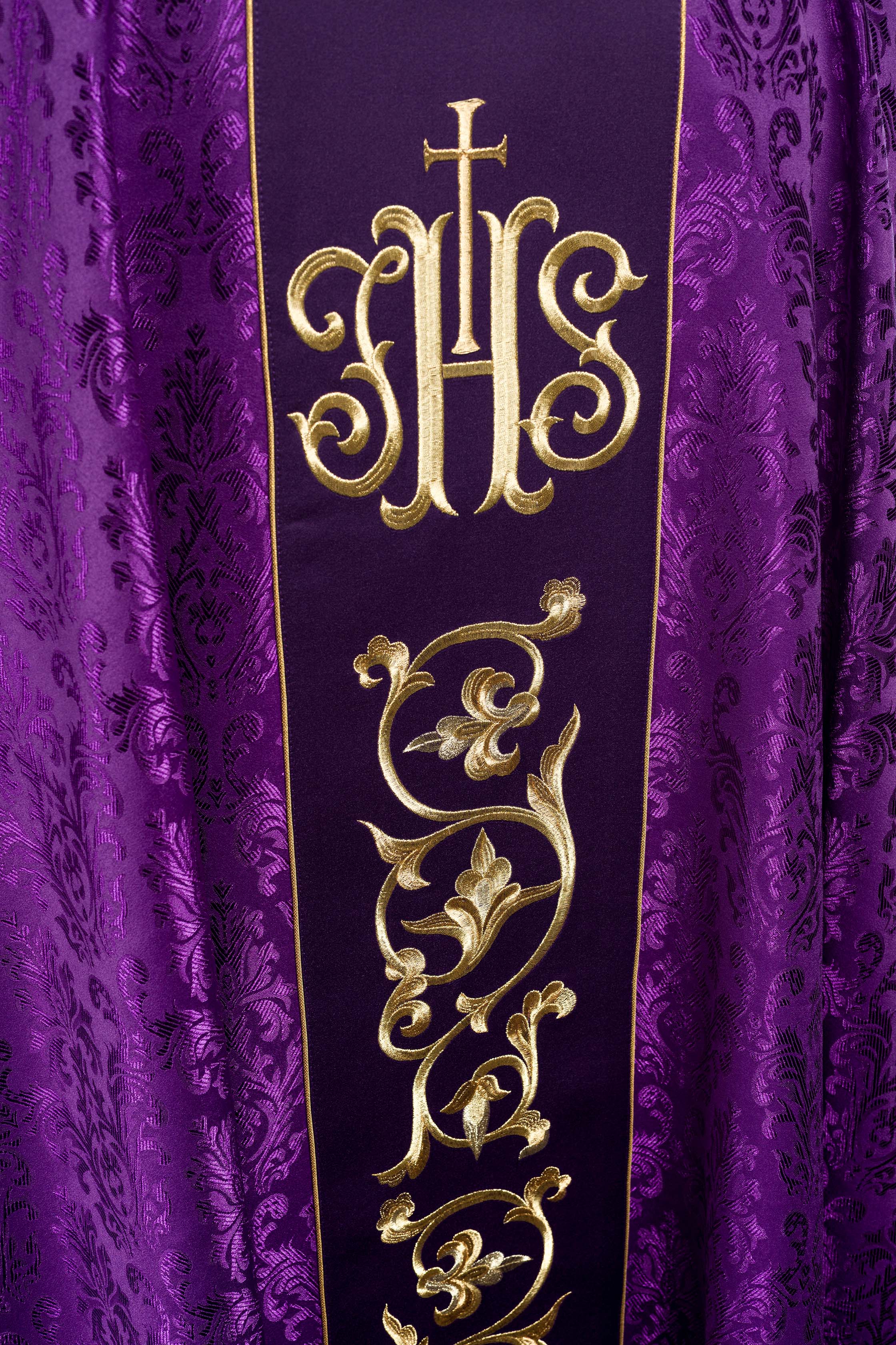 Purple chasuble made of jacquard texture with classic JHS motif - CHASUBLES.COM