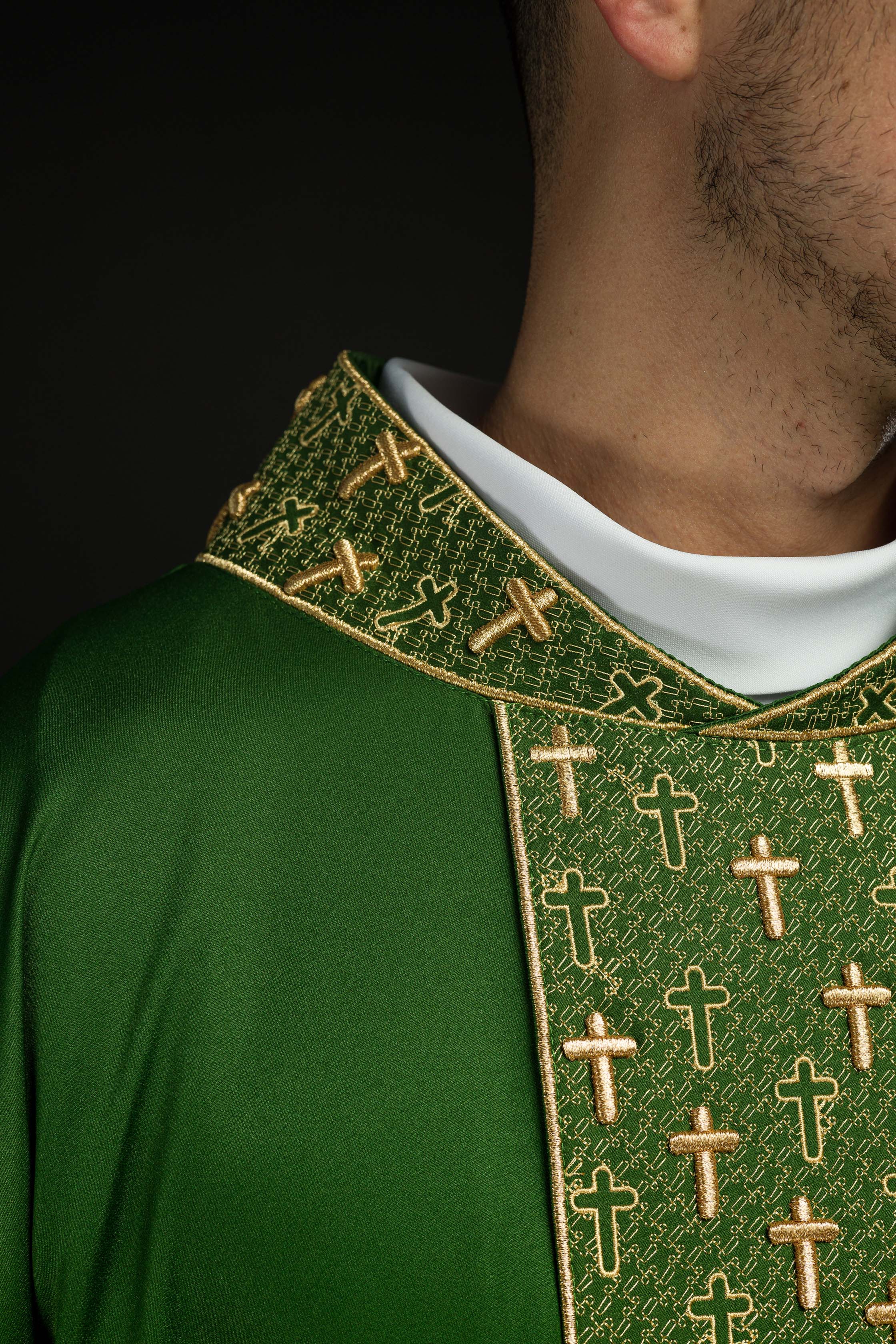 Chasuble with richly embroidered belt in green crosses - CHASUBLES.COM