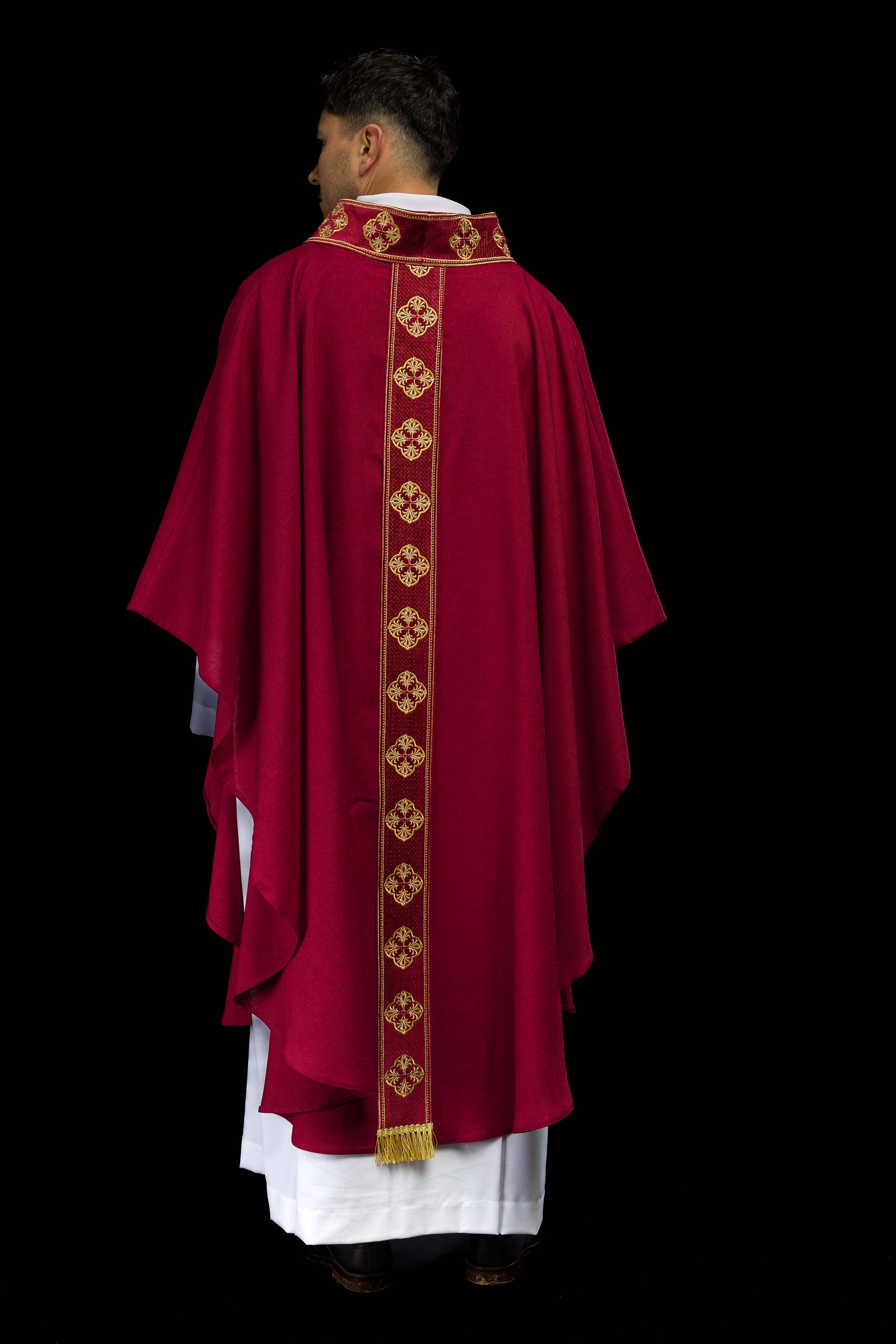 Chasuble in red with embroidered belt and crosses on the collar - CHASUBLES.COM
