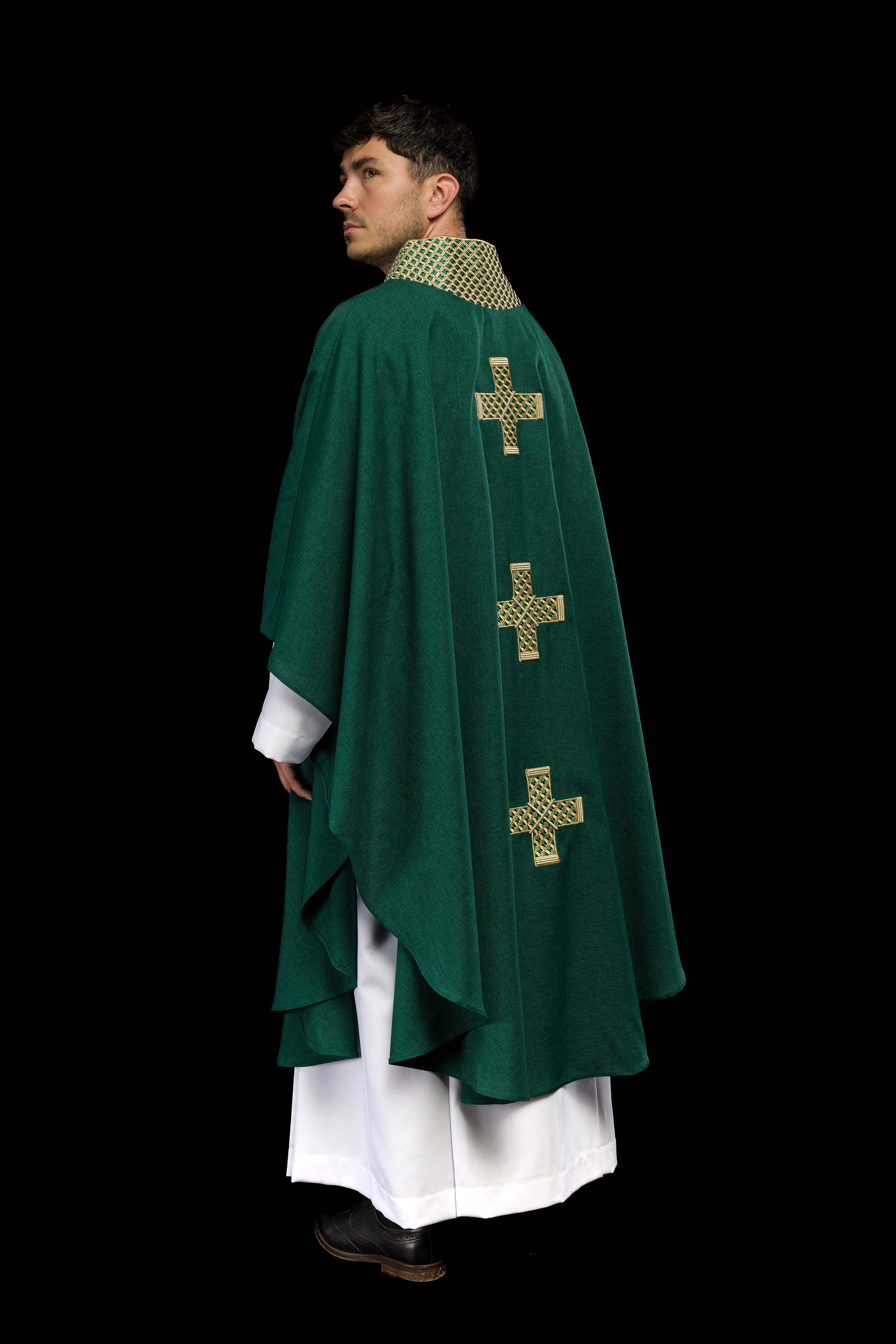 Green chasuble with embroidered gold crosses and collar - CHASUBLES.COM