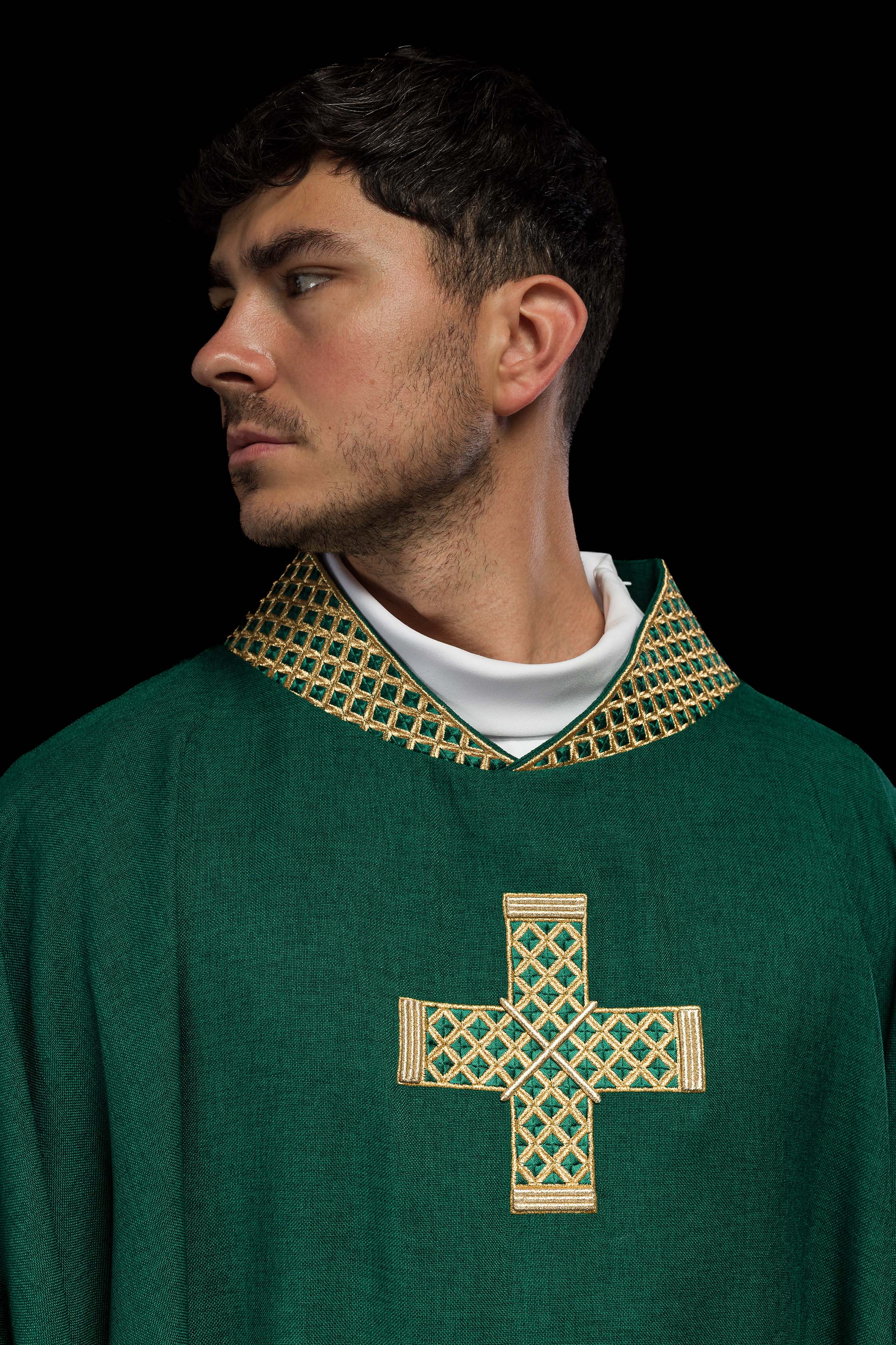 Green chasuble with embroidered gold crosses and collar - CHASUBLES.COM