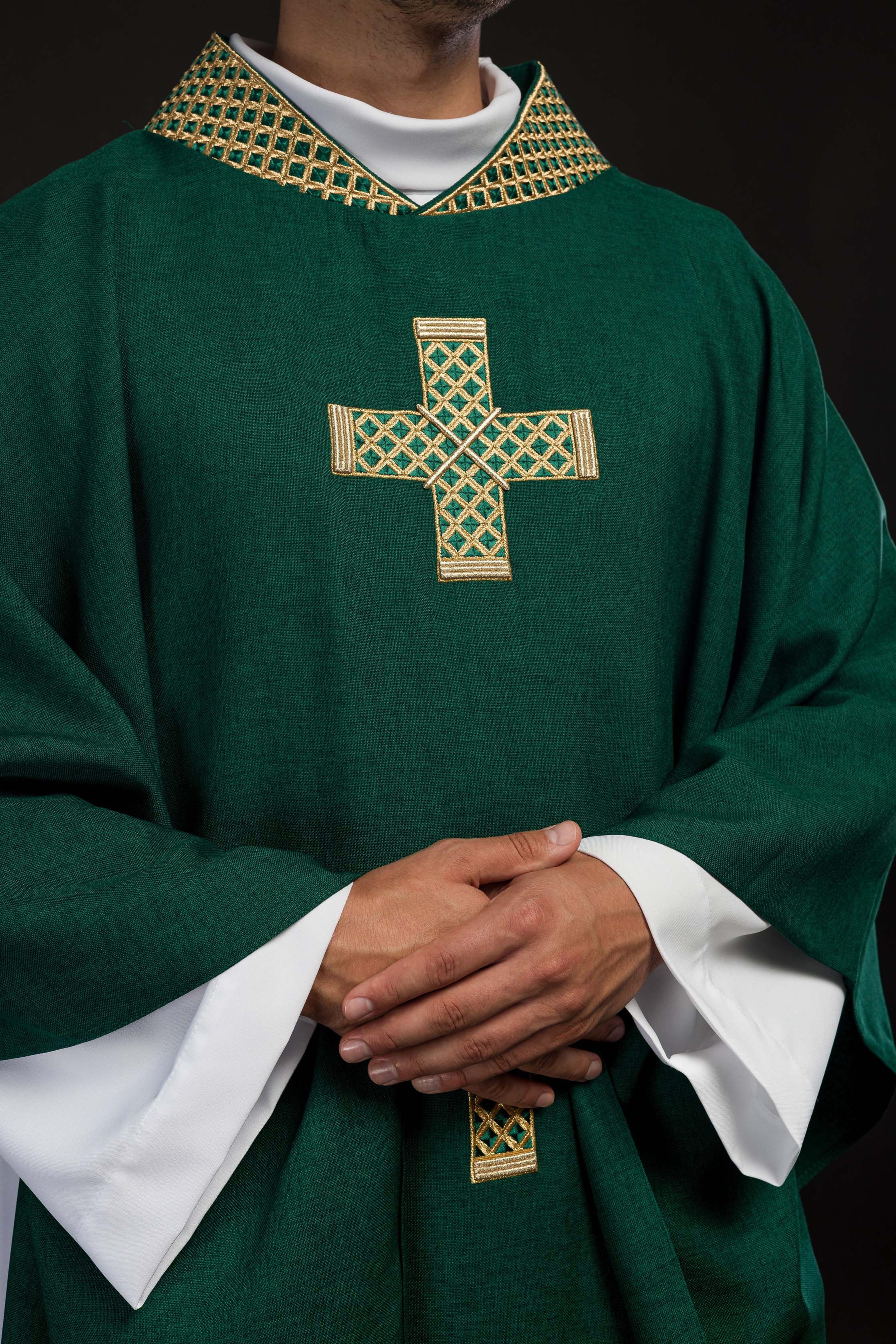 Green chasuble with embroidered gold crosses and collar - CHASUBLES.COM