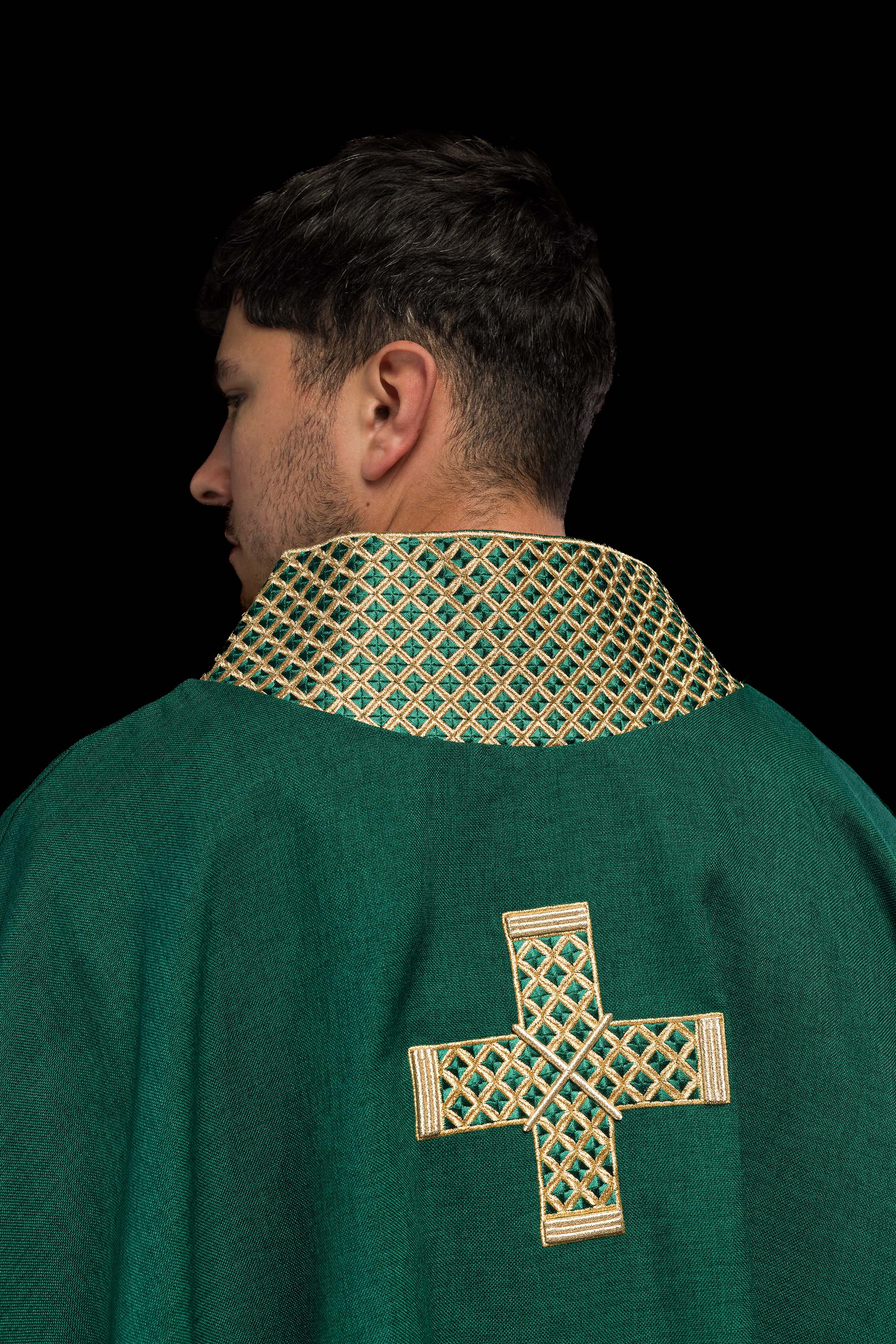 Green chasuble with embroidered gold crosses and collar - CHASUBLES.COM