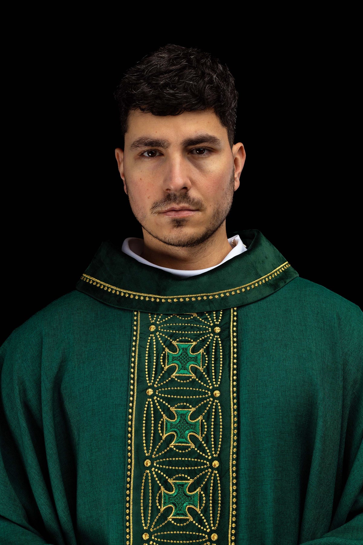 Liturgical chasuble with richly decorated belt with crosses in green color