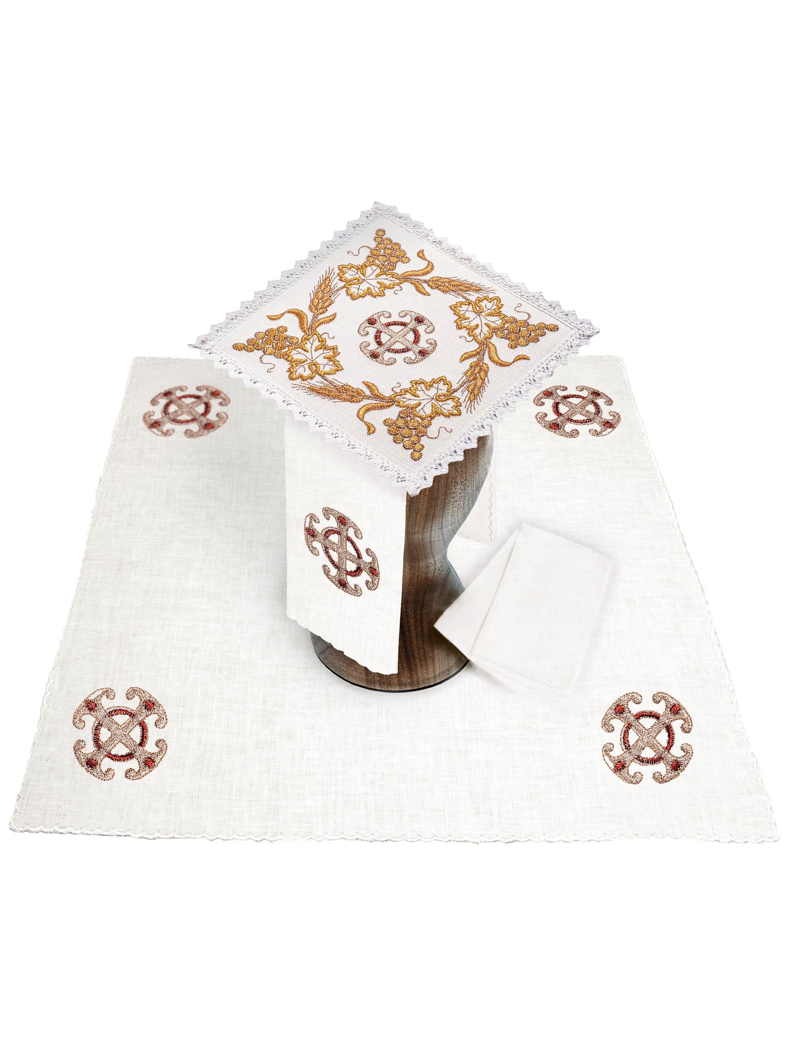 Chalice linens set with rich gold embroidery - CHASUBLES.COM