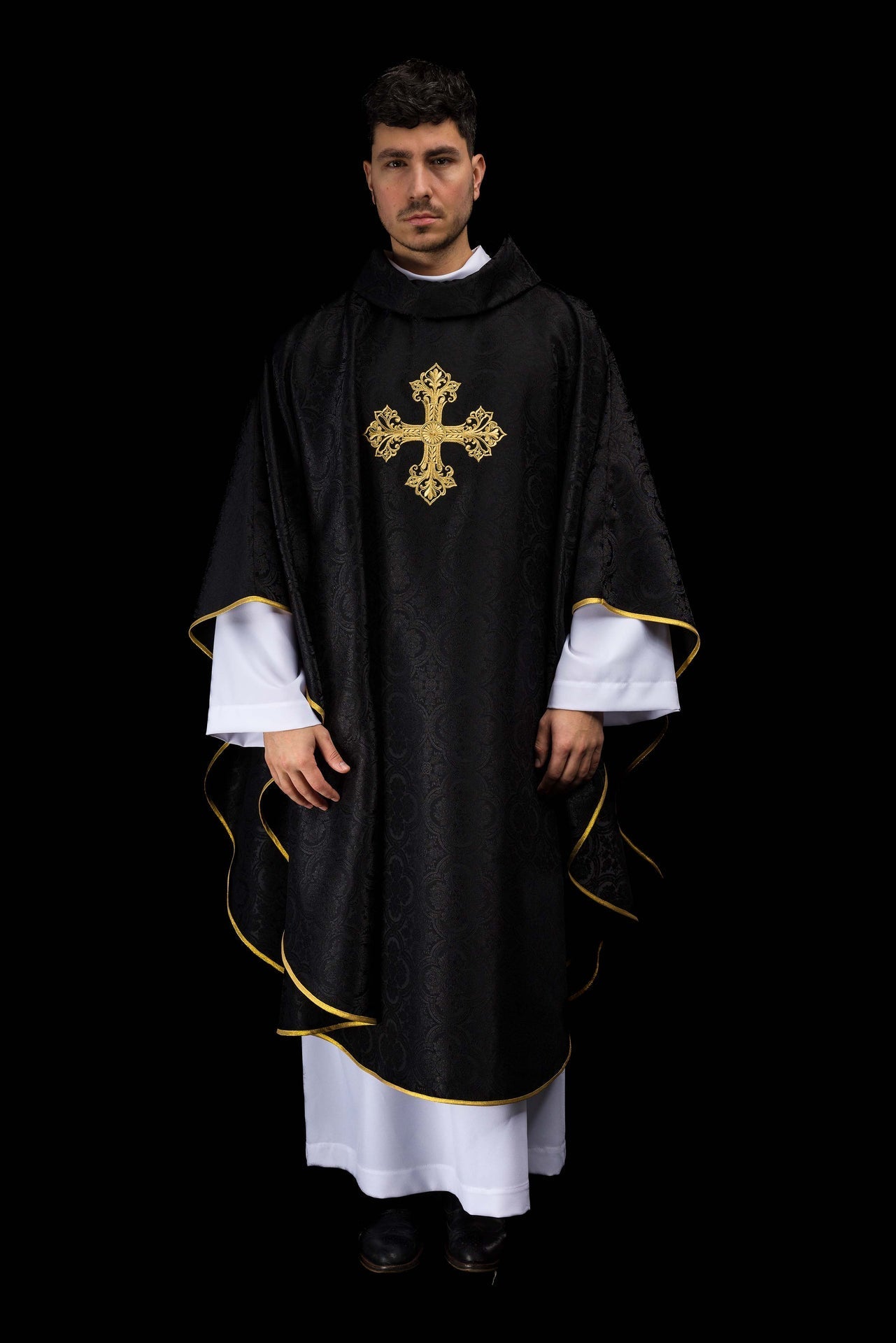 Black chasuble with cross jacquard fabric KOR/403/07/11 - CHASUBLES.COM