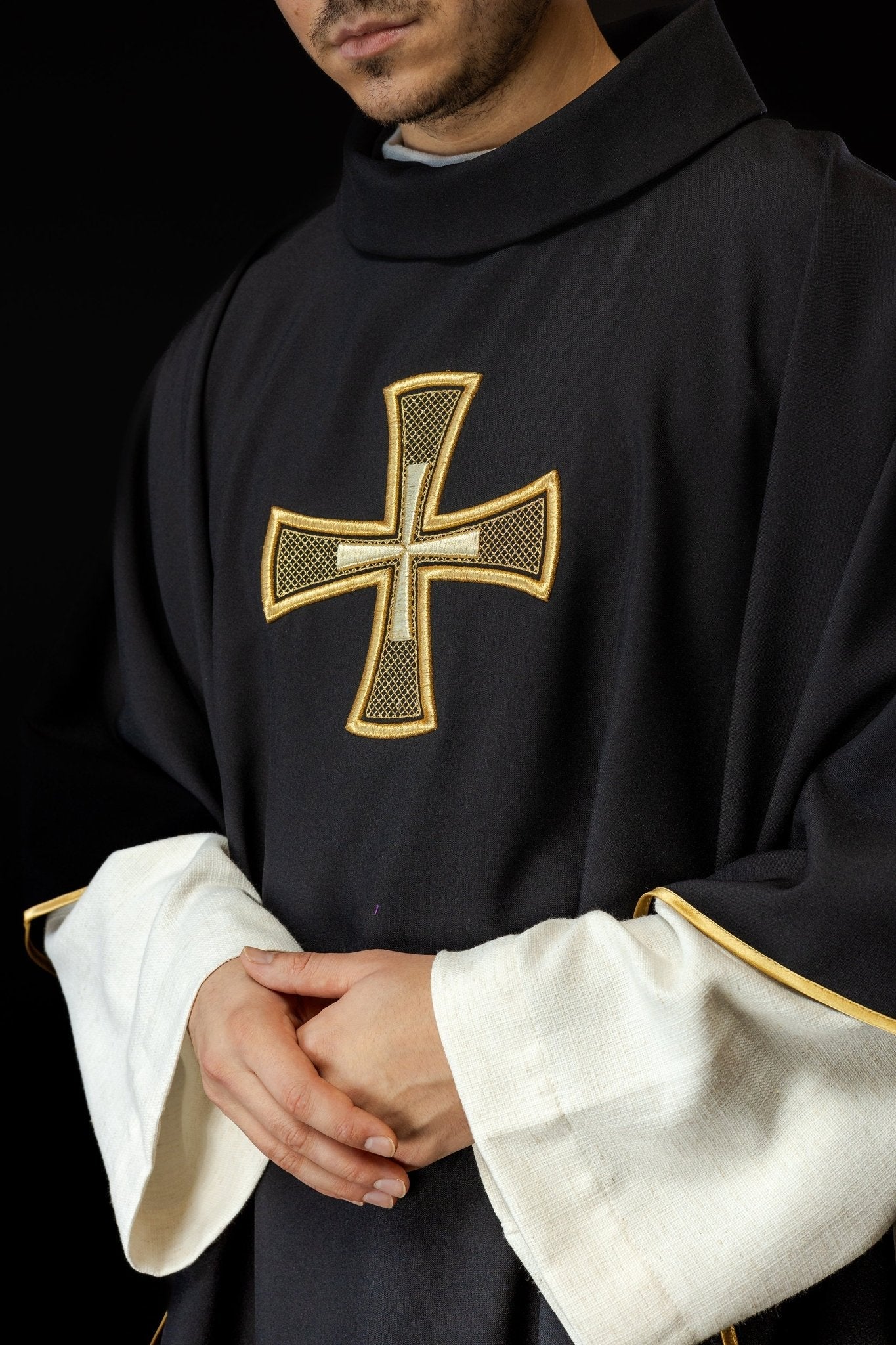 Black chasuble with gold cross KOR/258/07/12 - HAFTINAUSA.COM