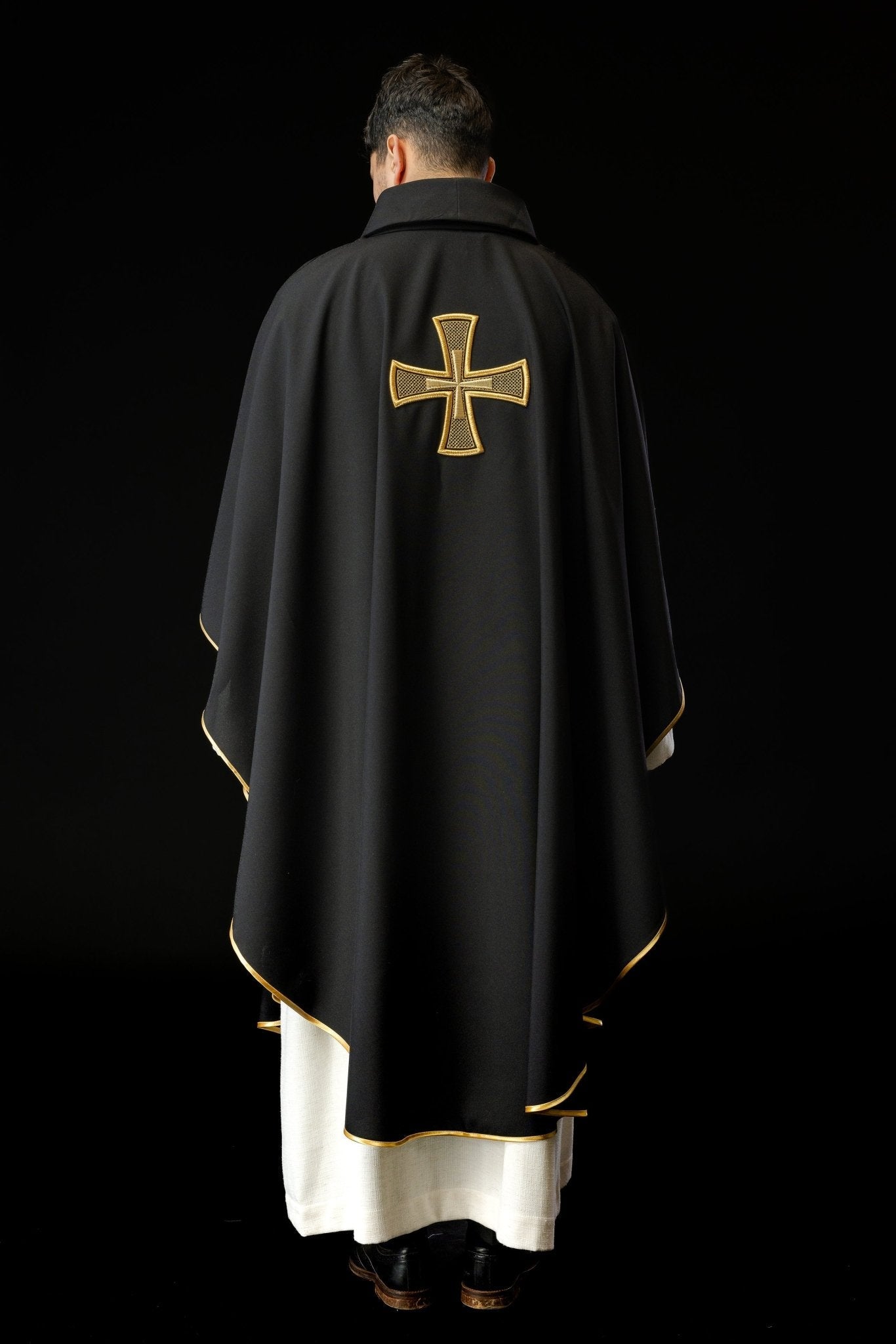 Black chasuble with gold cross KOR/258/07/12 - HAFTINAUSA.COM