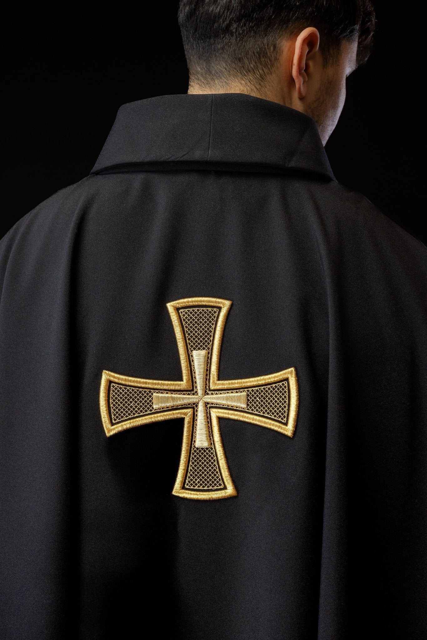Black chasuble with gold cross KOR/258/07/12 - HAFTINAUSA.COM