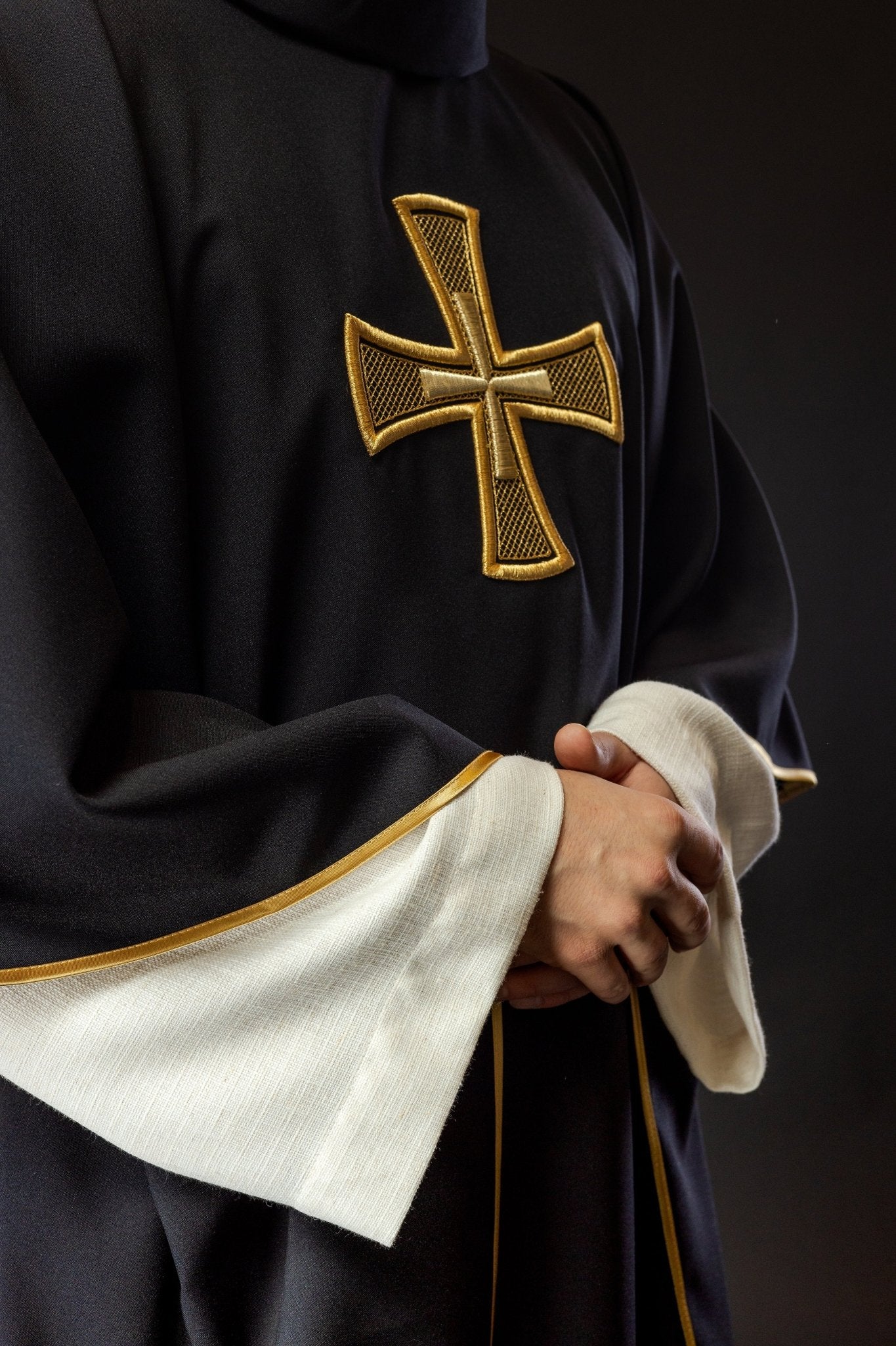 Black chasuble with gold cross KOR/258/07/12 - HAFTINAUSA.COM