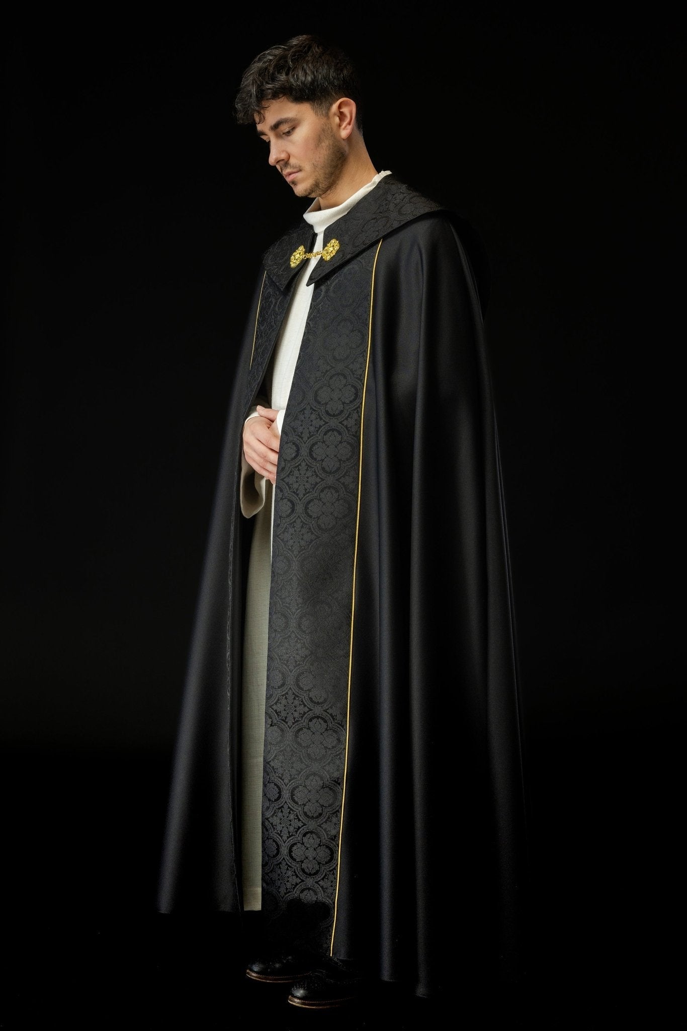 Black chasuble with gold cross embroidered on jacquard KKP/225/07/20 POMPON 145cm - HAFTINAUSA.COM