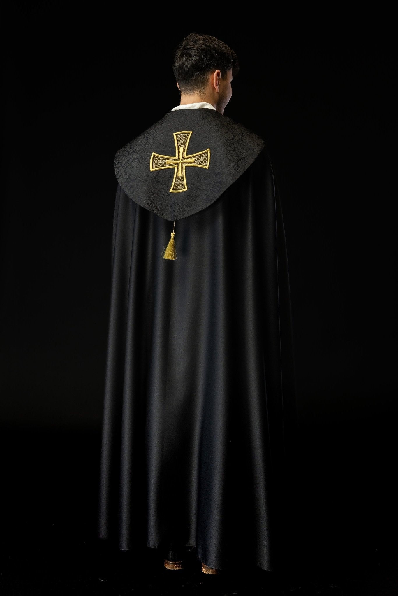 Black chasuble with gold cross embroidered on jacquard KKP/225/07/20 POMPON 145cm - HAFTINAUSA.COM