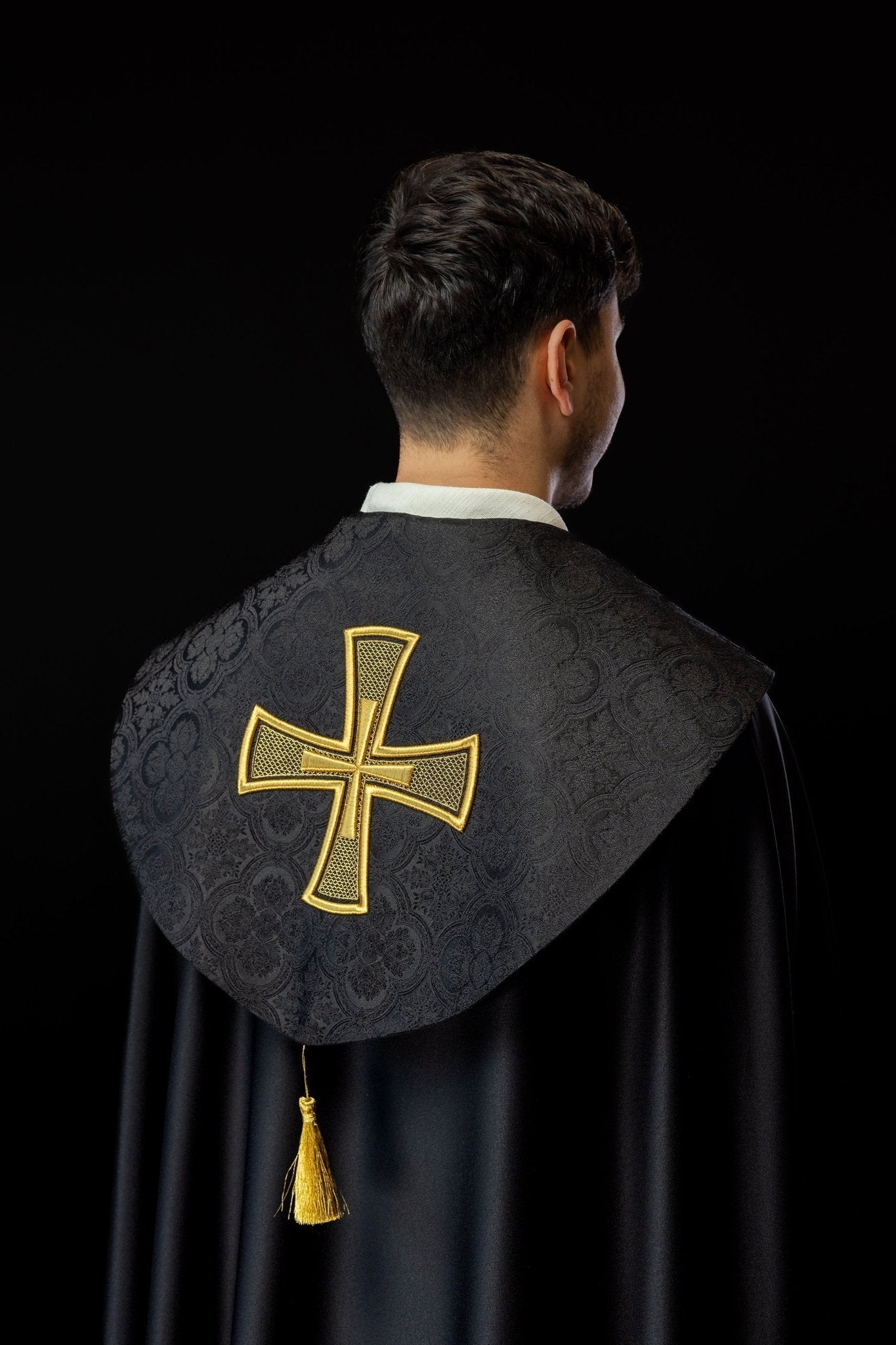 Black chasuble with gold cross embroidered on jacquard KKP/225/07/20 POMPON 145cm - HAFTINAUSA.COM