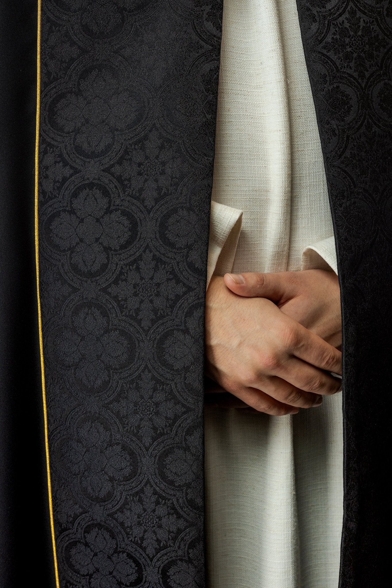 Black chasuble with gold cross embroidered on jacquard KKP/225/07/20 POMPON 145cm - HAFTINAUSA.COM