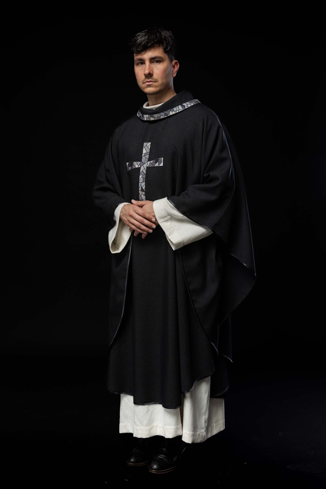 Black chasuble with mosaic black cross KOR/257/07/70 - HAFTINAUSA.COM