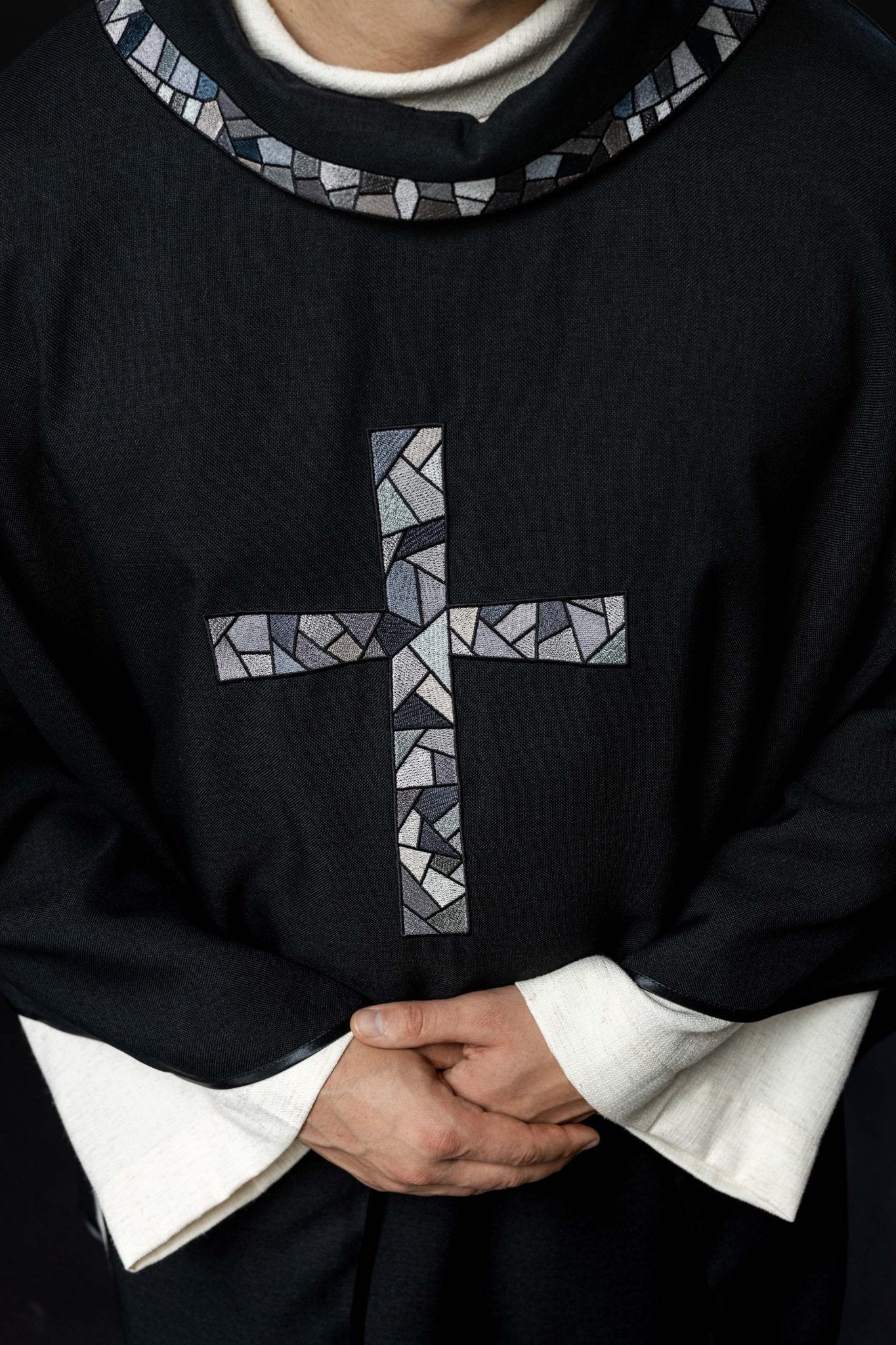 Black chasuble with mosaic black cross KOR/257/07/70 - HAFTINAUSA.COM