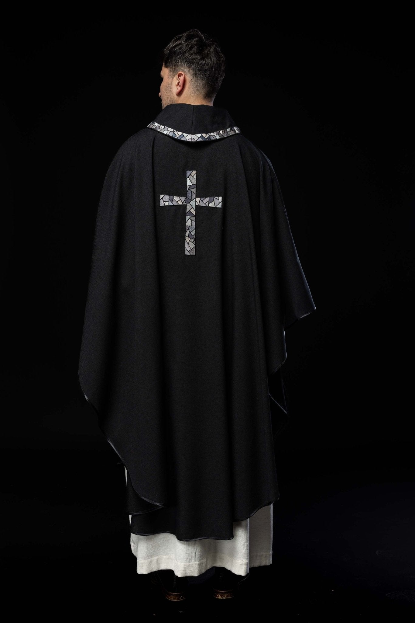 Black chasuble with mosaic black cross KOR/257/07/70 - HAFTINAUSA.COM