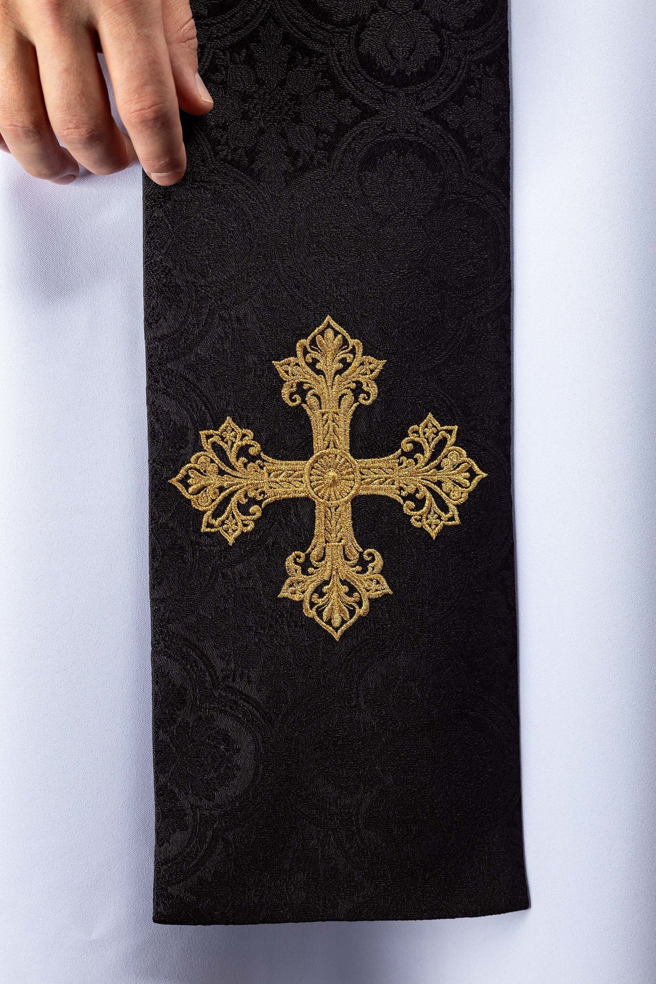 Black jacquard stole embroidered with a cross motif KST/967/07/11 - CHASUBLES.COM