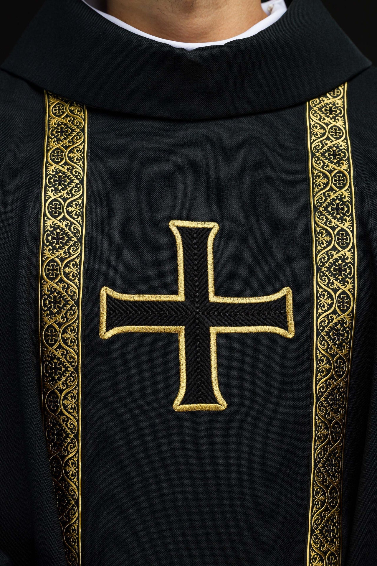 Black liturgical chasuble with embroidered cross and jacquard bands KOR/975/07/70 - CHASUBLES.COM
