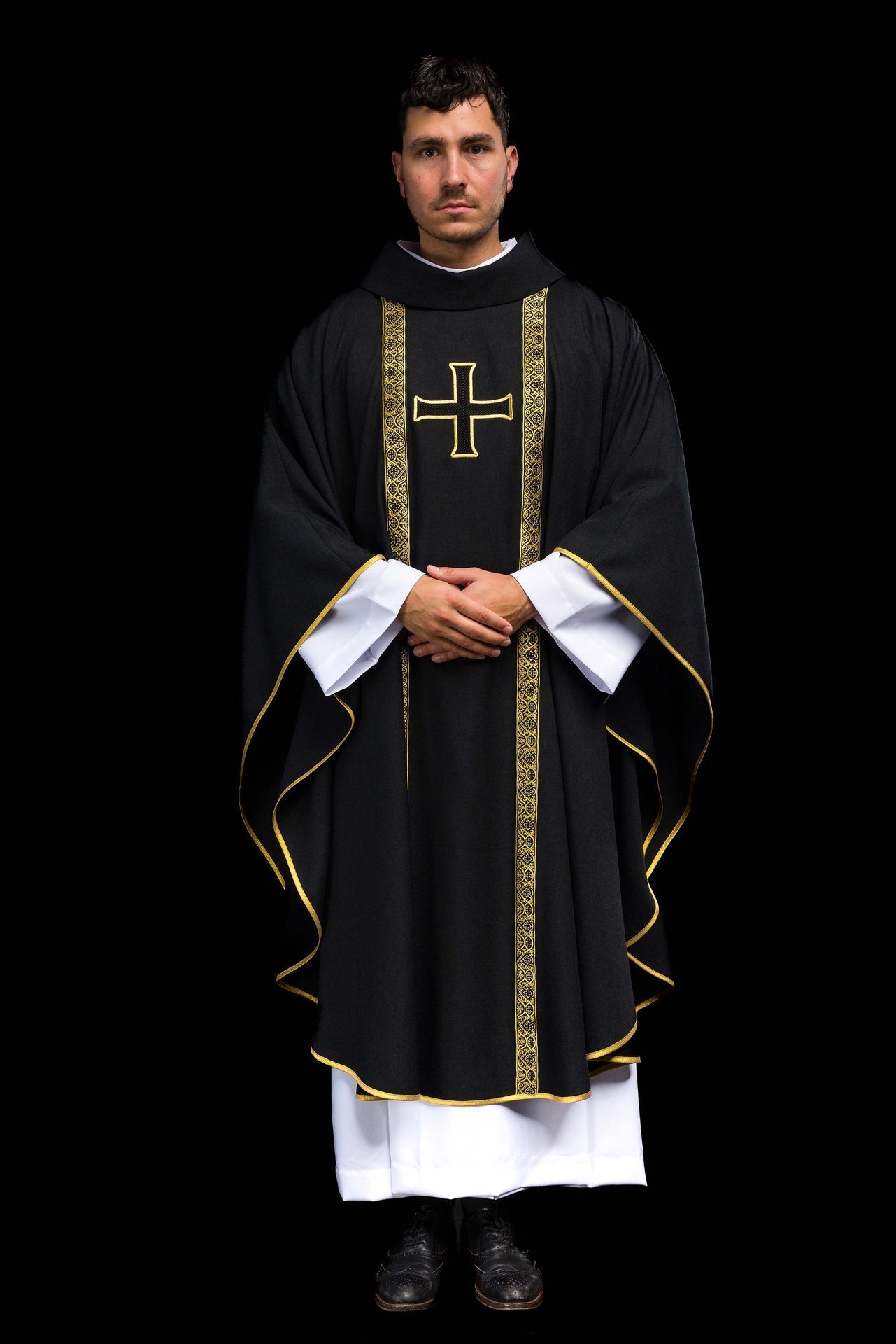 Black liturgical chasuble with embroidered cross and jacquard bands KOR/975/07/70 - CHASUBLES.COM