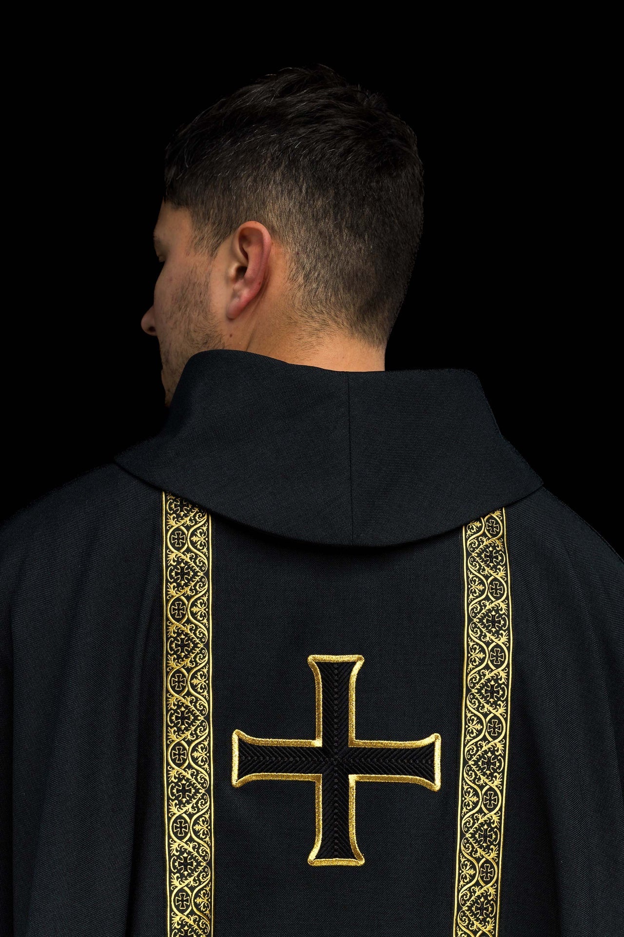 Black liturgical chasuble with embroidered cross and jacquard bands KOR/975/07/70 - CHASUBLES.COM