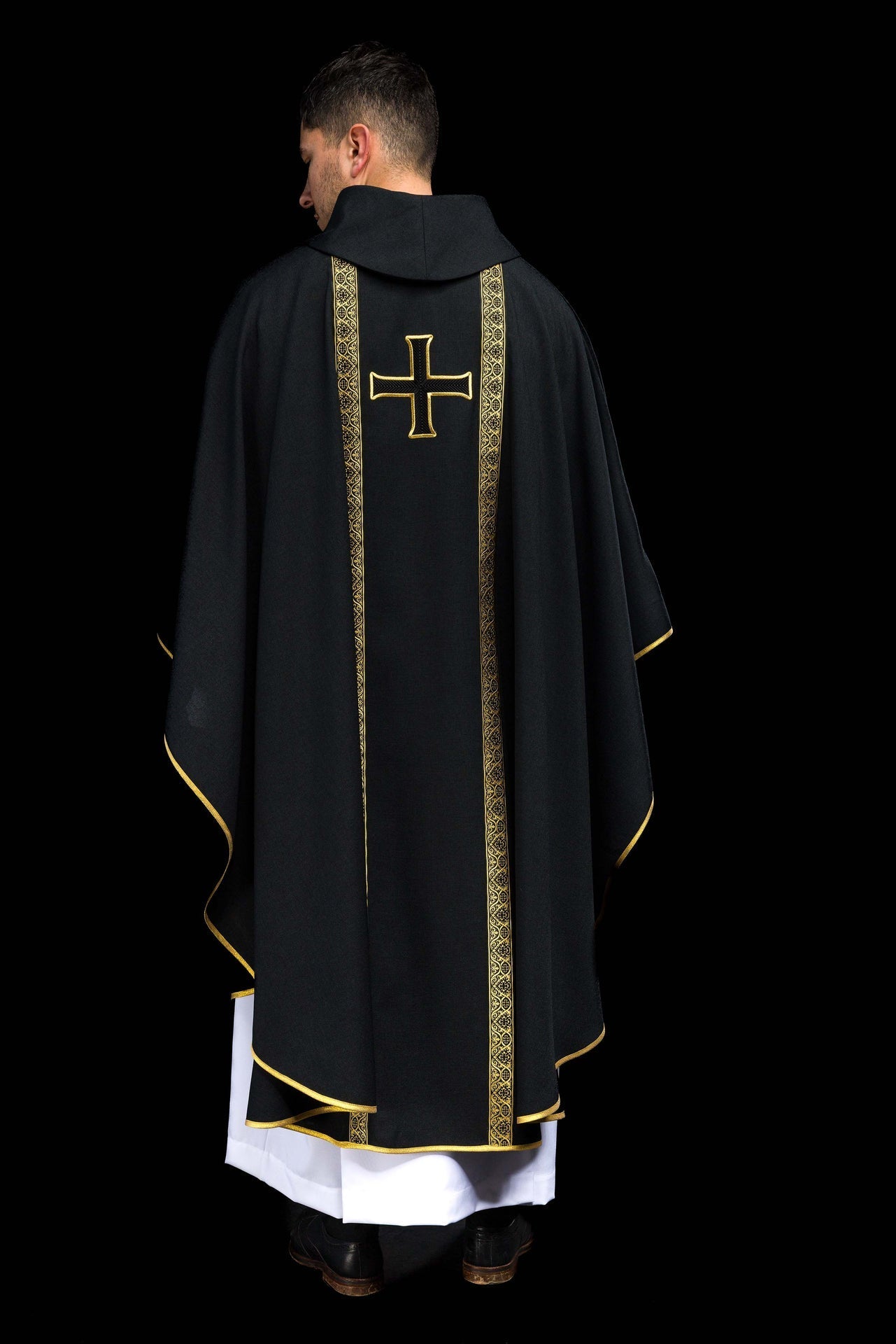 Black liturgical chasuble with embroidered cross and jacquard bands KOR/975/07/70 - CHASUBLES.COM