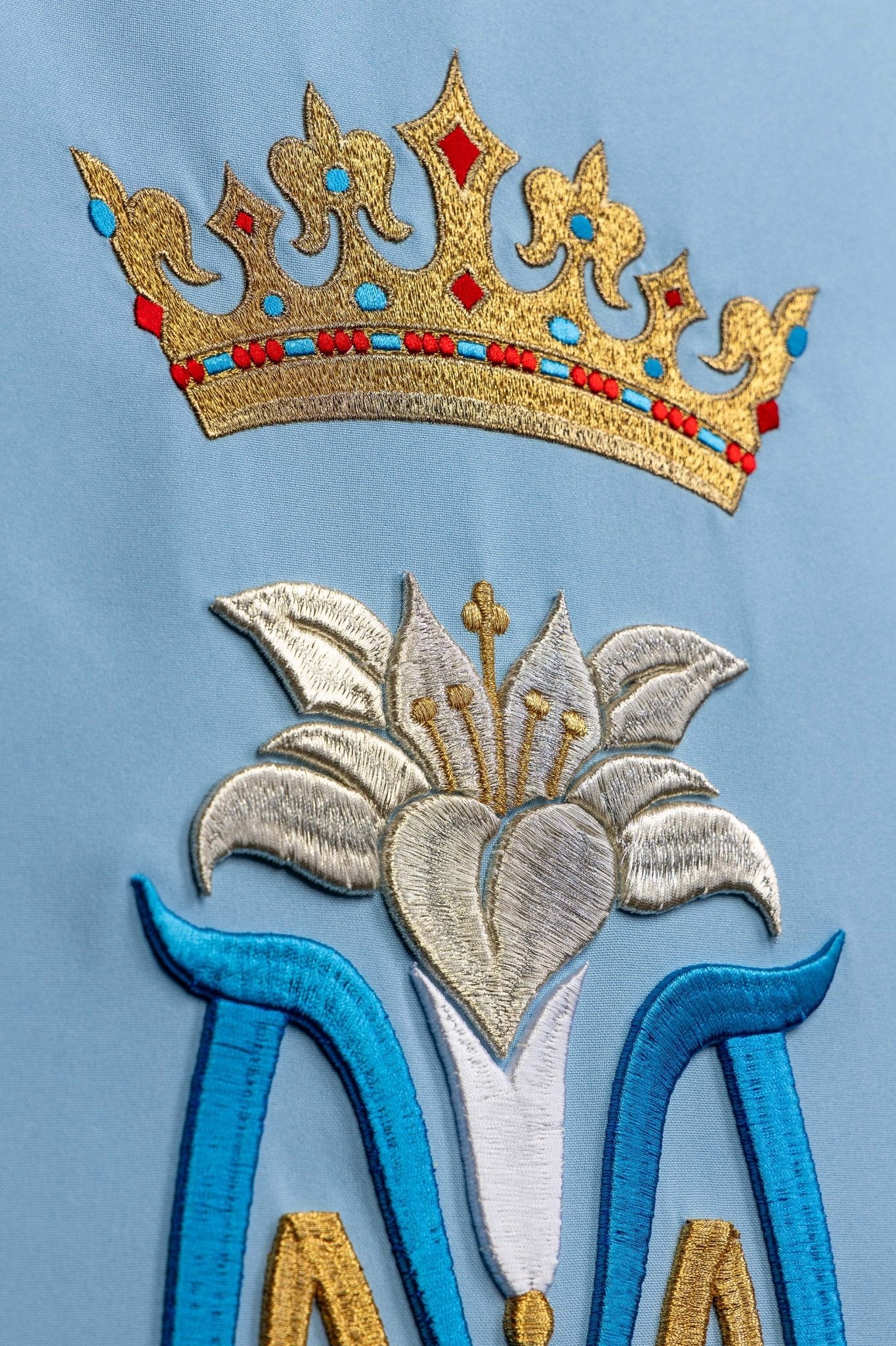 Blue lectern cover embroidered with a blue Marian motif KMO/022/06/01 NIEBIESKI 55*250 - CHASUBLES.COM