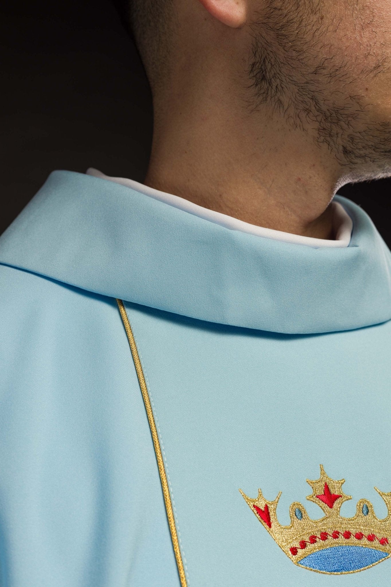 Blue liturgical chasuble with gold Marian embroidery KOR/128/06/01 NIEBIESKI - HAFTINAUSA.COM
