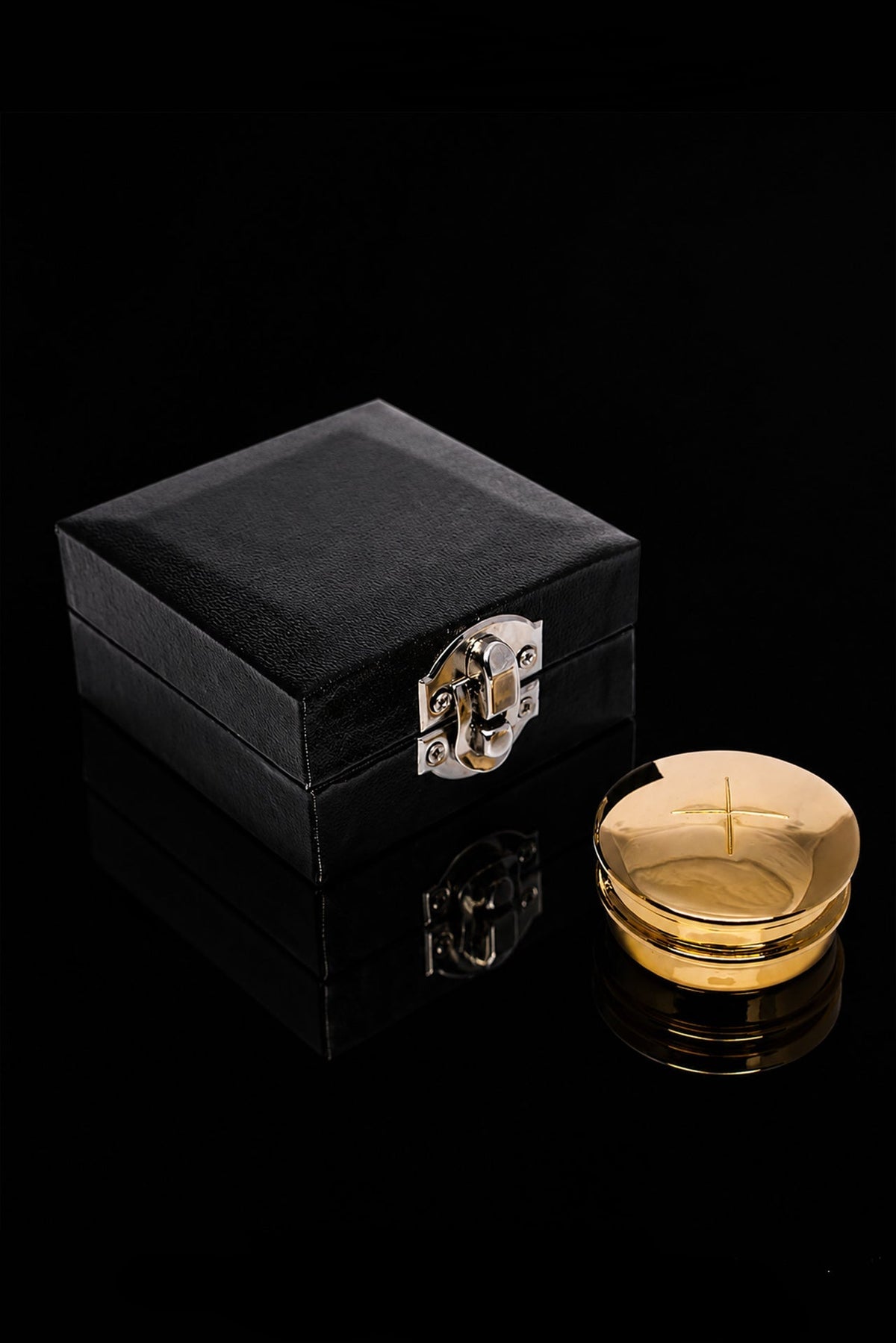 Brass Pyx with Case, 1.5 in (4 cm) ST/HST/001/Z - CHASUBLES.COM