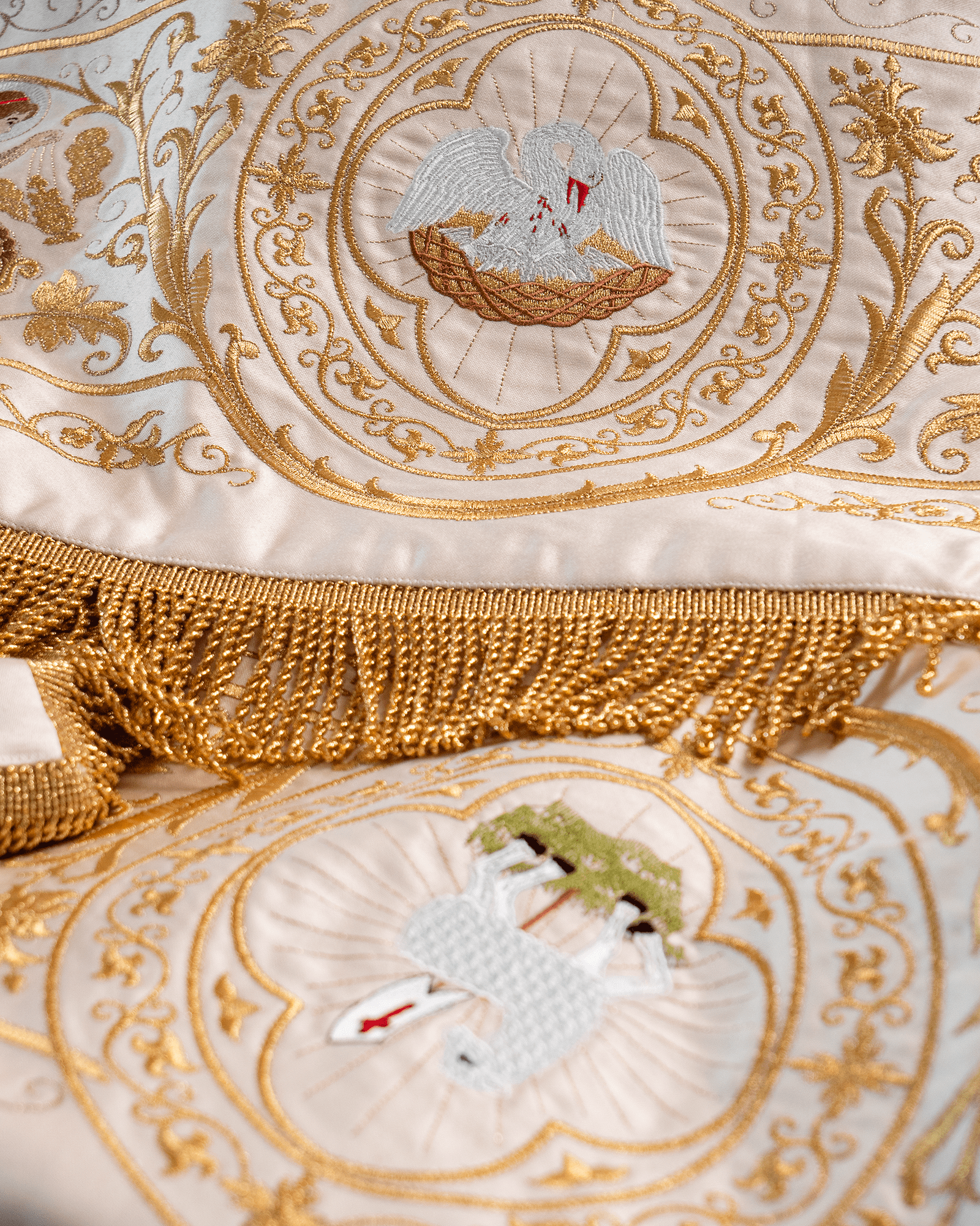 Canopy with embroidered angels and motifs KBA/003 130*160 - HAFTINAUSA.COM