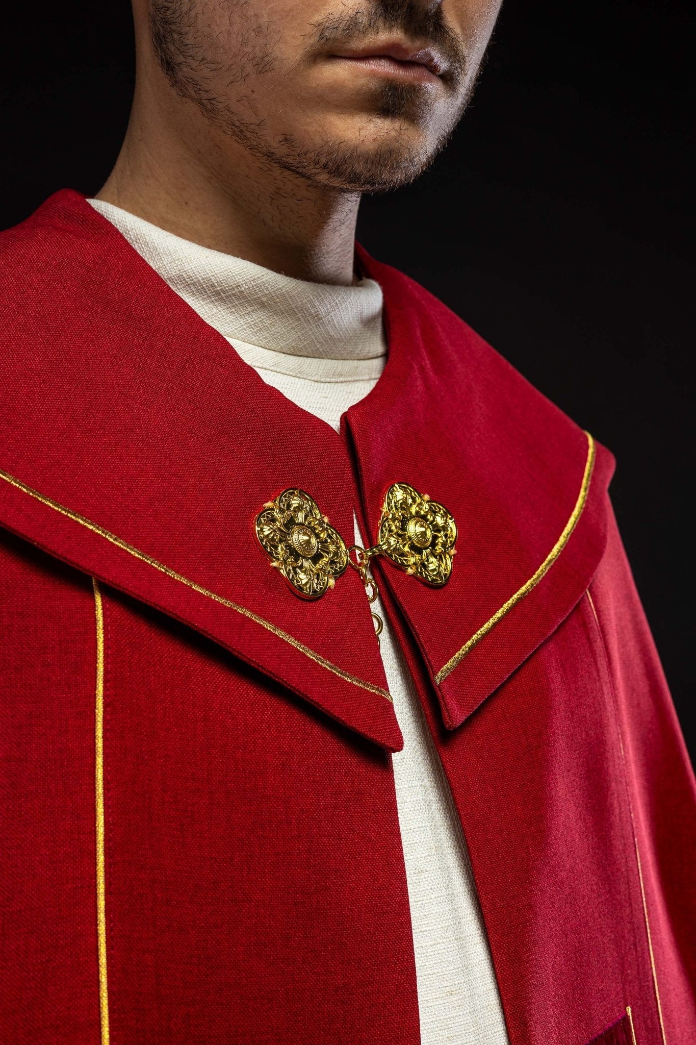 Cap in embroidered gold crosses with red velvet S - 3068 - 02 - 70 150cm - HAFTINAUSA.COM