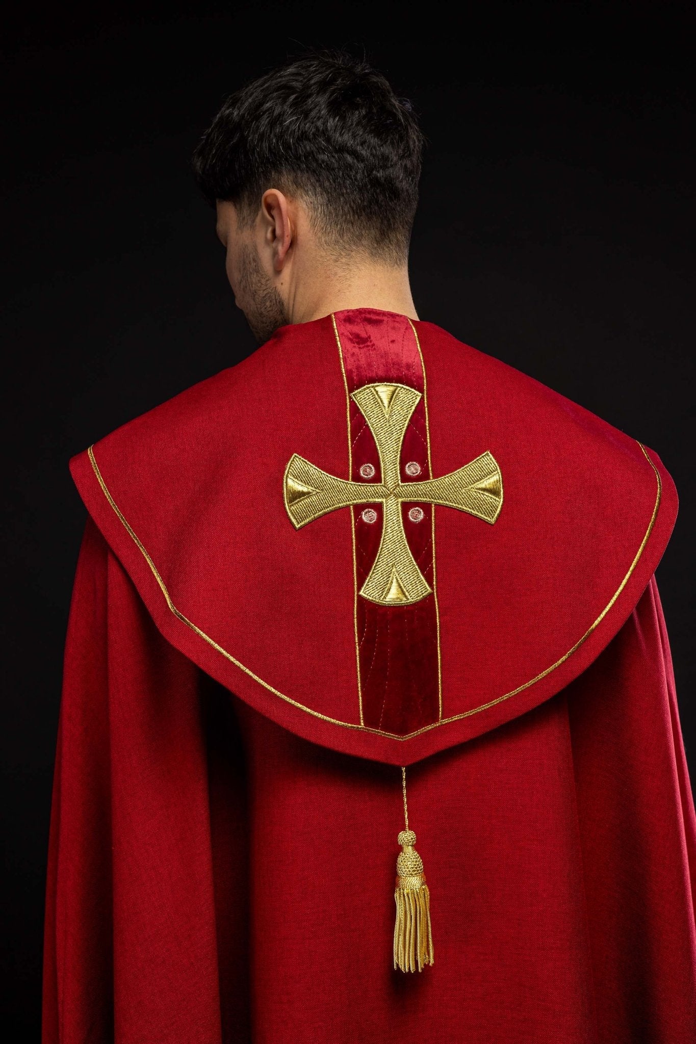 Cap in embroidered gold crosses with red velvet S - 3068 - 02 - 70 150cm - HAFTINAUSA.COM