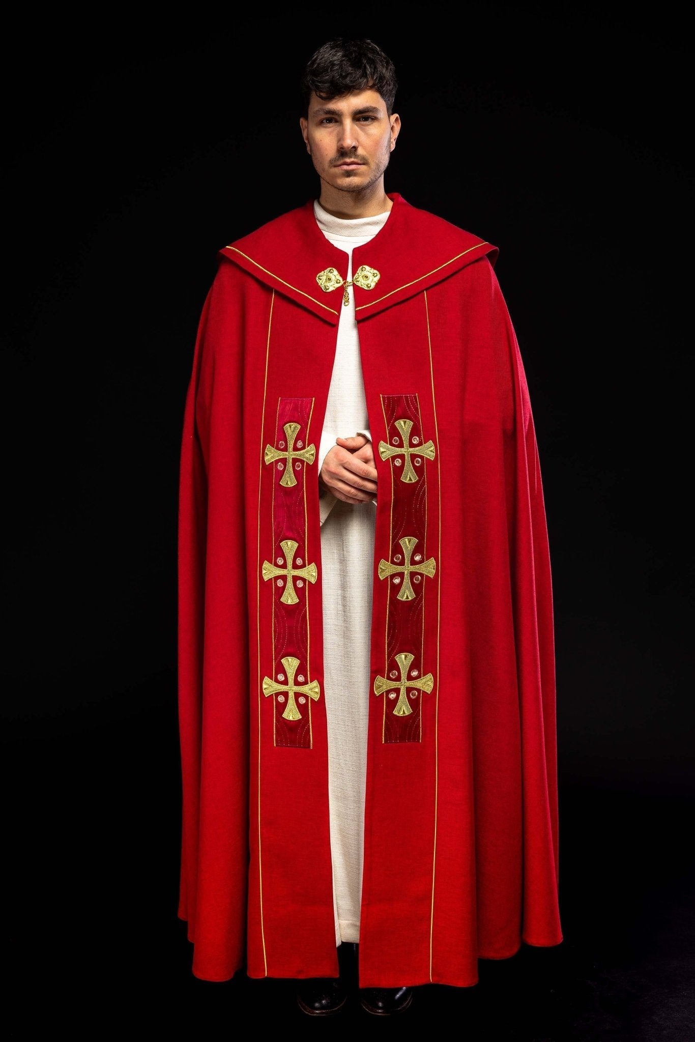 Cap in embroidered gold crosses with red velvet S - 3068 - 02 - 70 150cm - HAFTINAUSA.COM