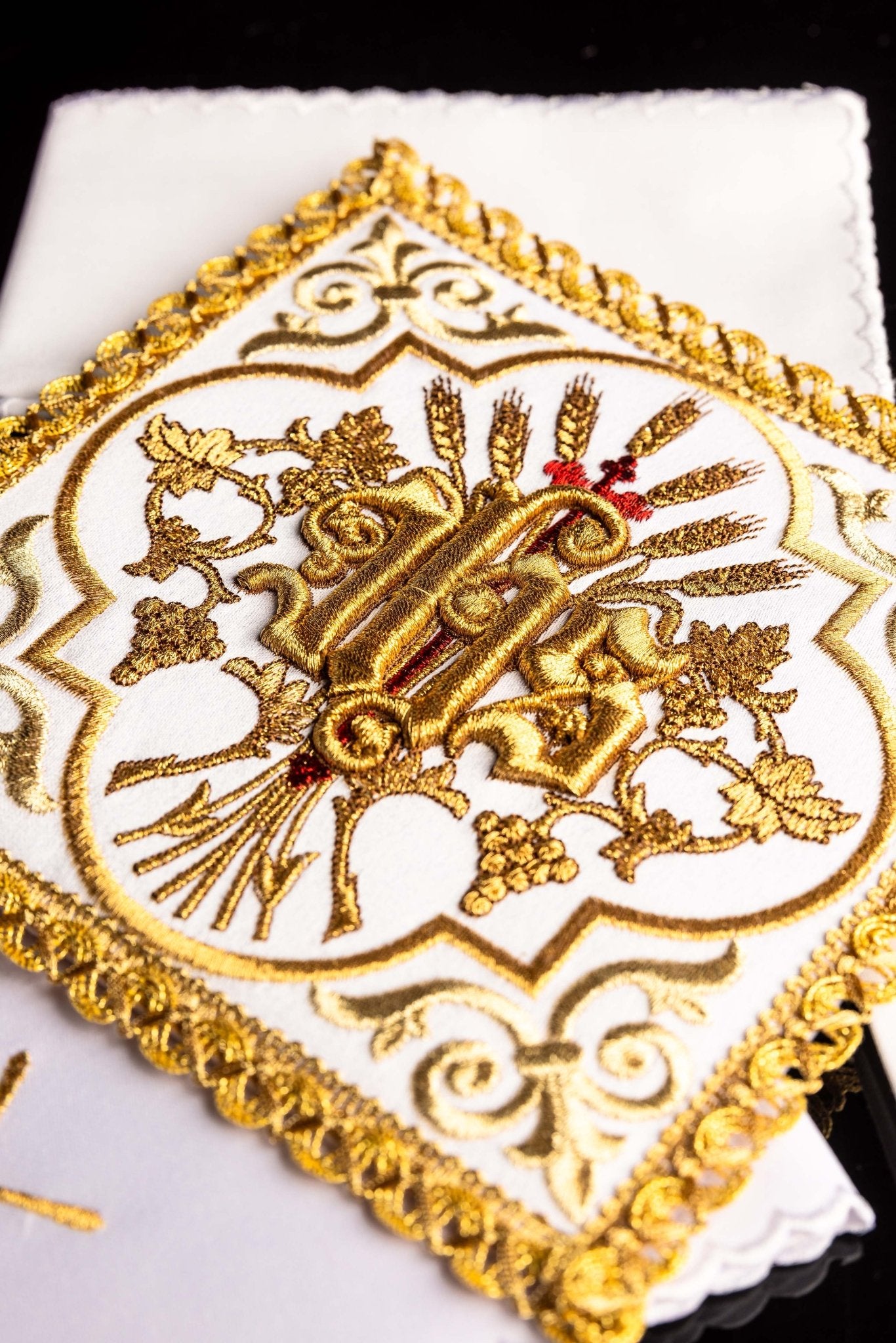 Chalice linen embroidered with the IHS symbol KK/5014 - CHASUBLES.COM