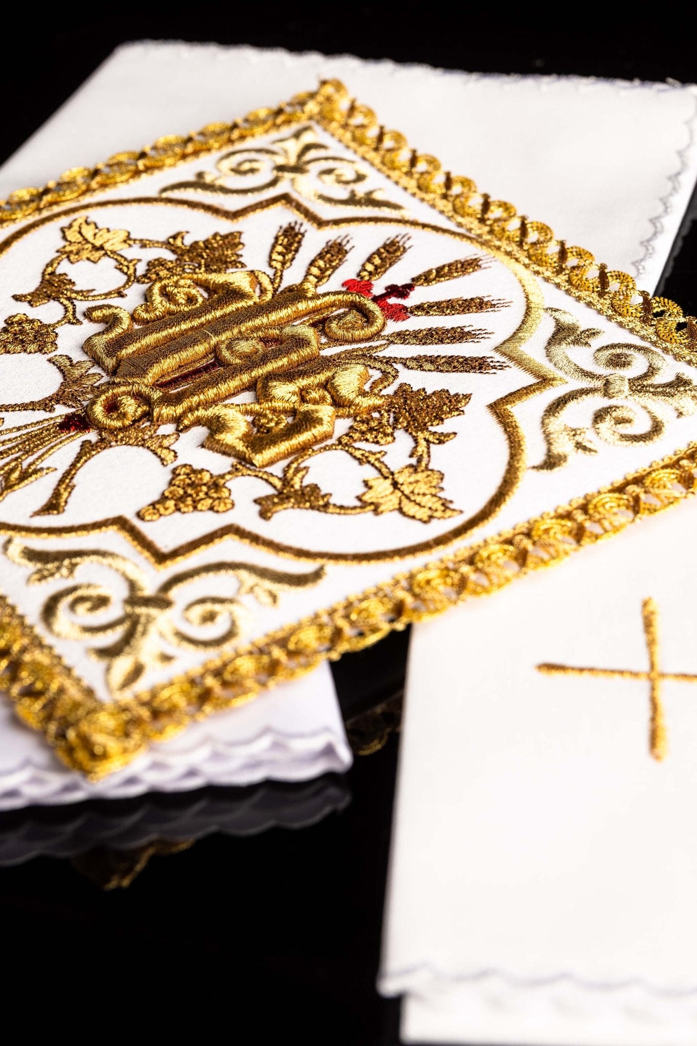 Chalice linen embroidered with the IHS symbol KK/5014 - CHASUBLES.COM