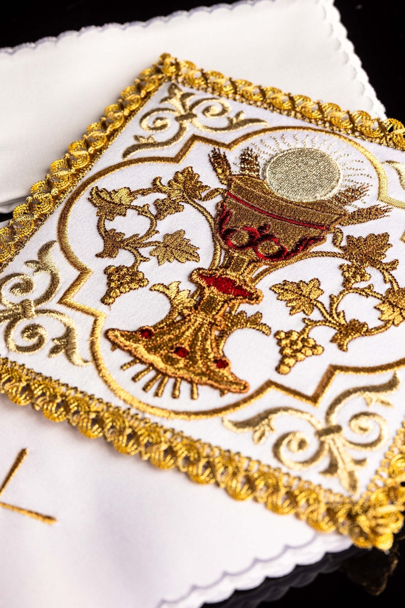 Chalice linen embroidered with the symbol of the Eucharistic Chalice KK/5013 - CHASUBLES.COM