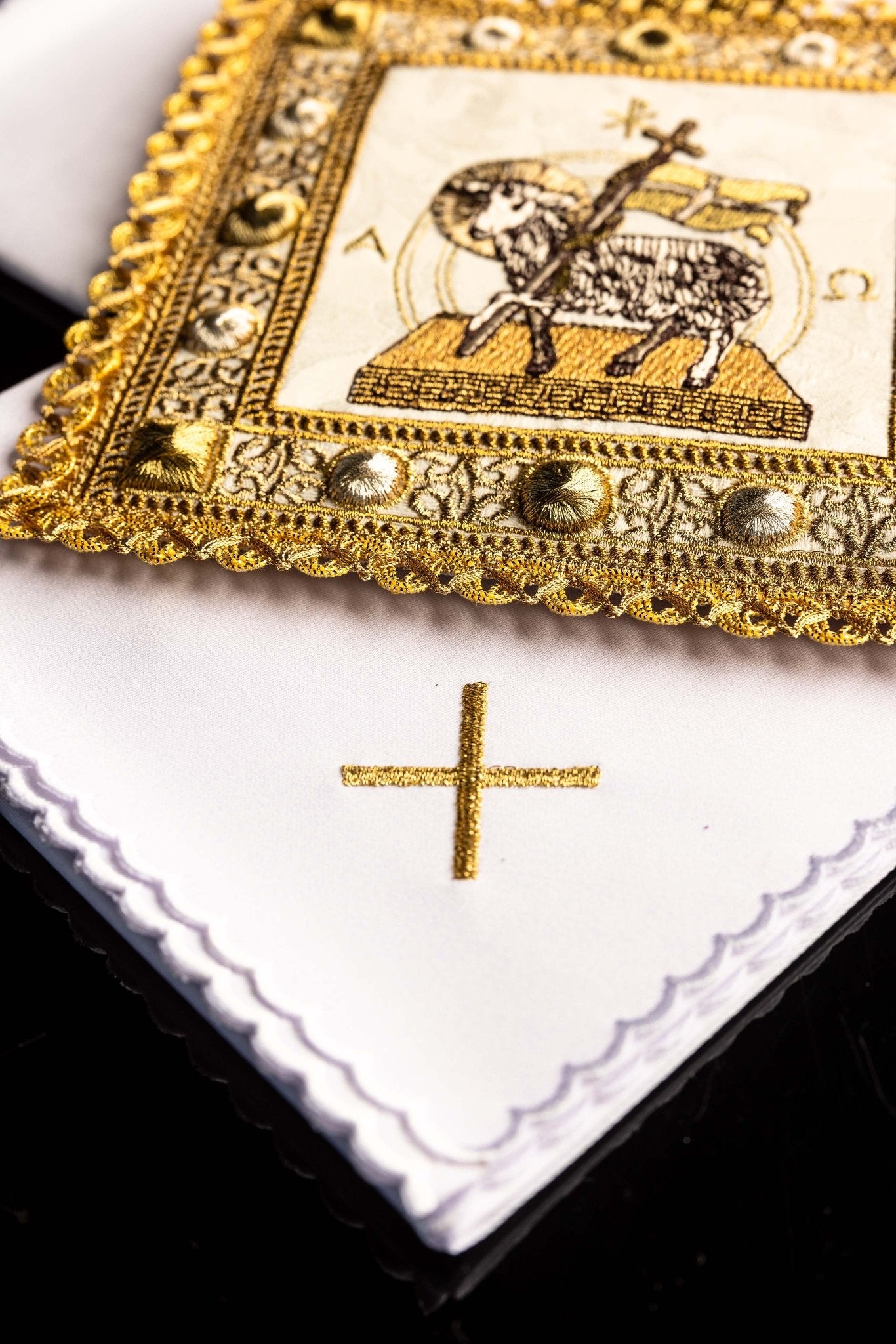 Chalice linen for Easter with the Easter Lamb S-5572 - CHASUBLES.COM