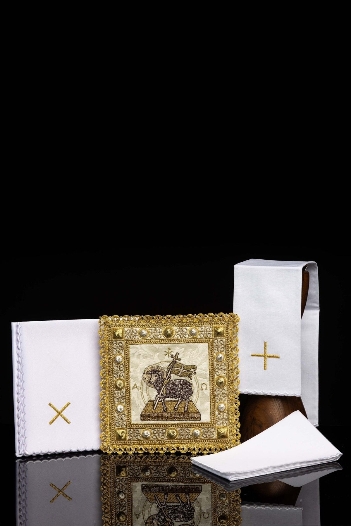 Chalice linen for Easter with the Easter Lamb S-5572 - CHASUBLES.COM