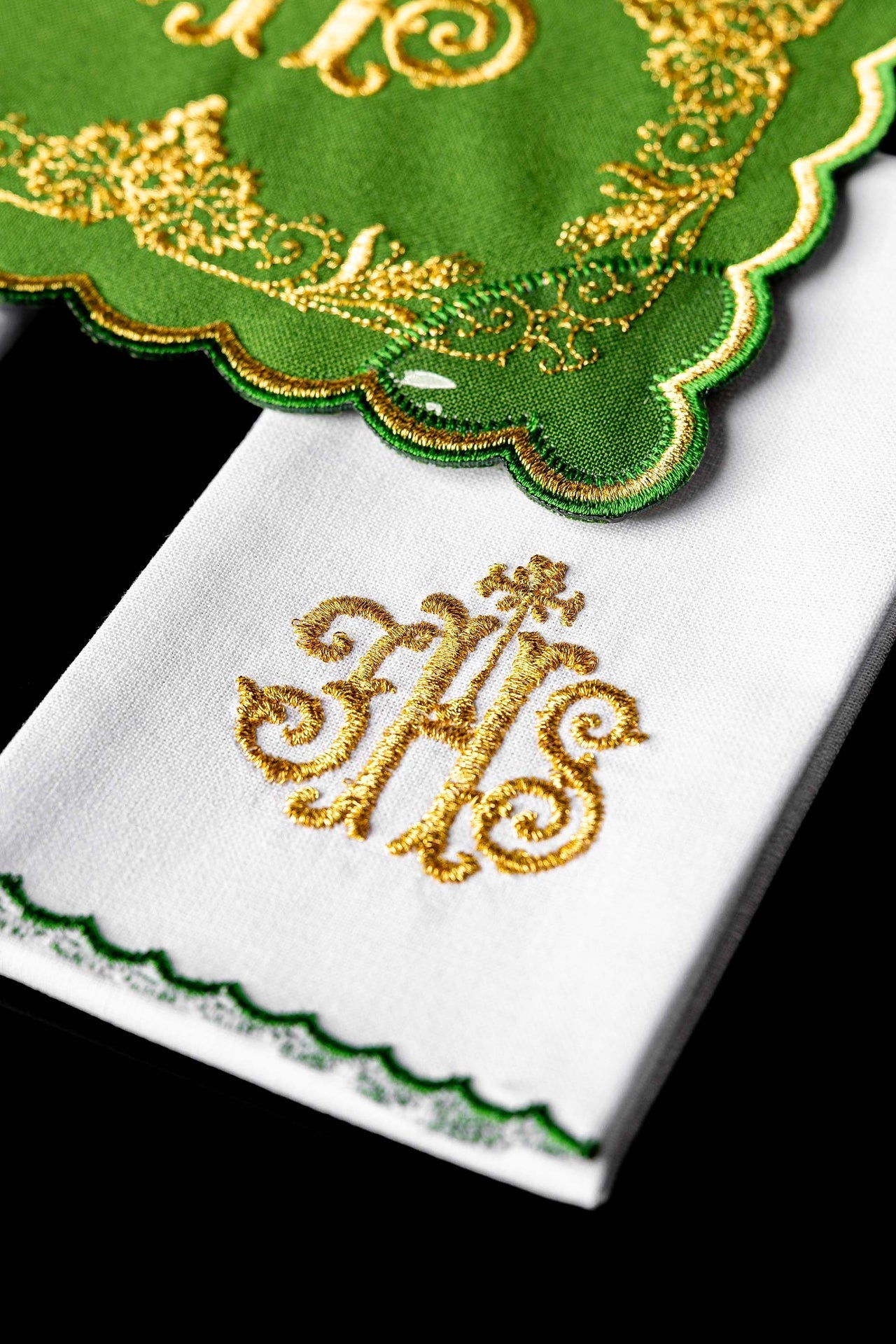 Chalice Linen Set embroidered with a green IHS motif KDT/5025/01 ZIELONY - CHASUBLES.COM
