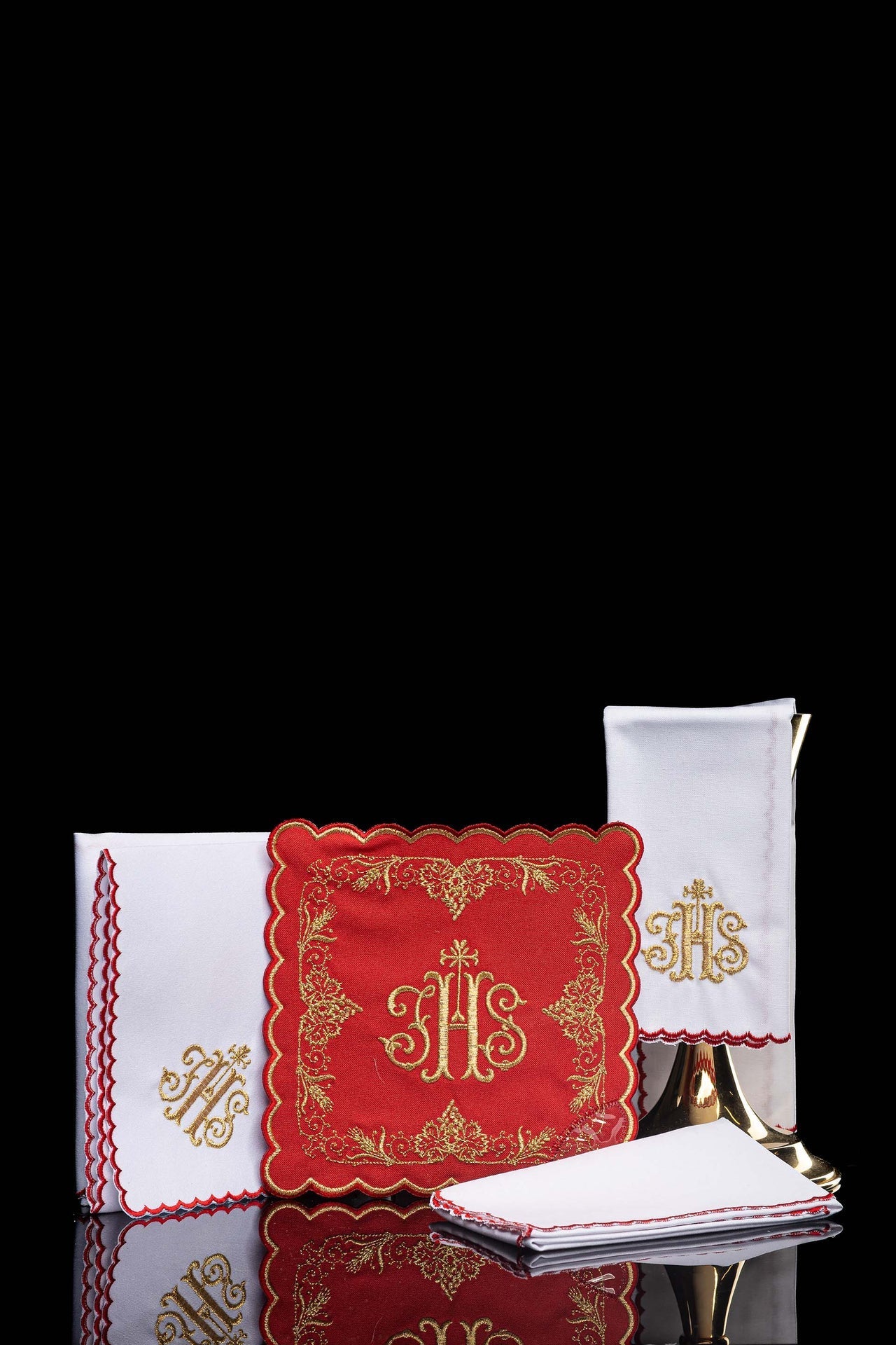 Chalice Linen Set embroidered with a red IHS motif KDT/5025/02 CZERWONY - CHASUBLES.COM
