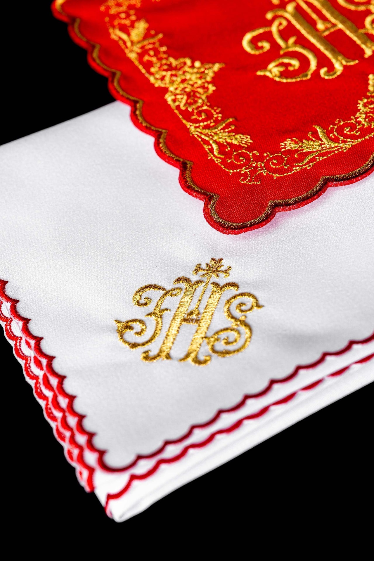 Chalice Linen Set embroidered with a red IHS motif KDT/5025/02 CZERWONY - CHASUBLES.COM