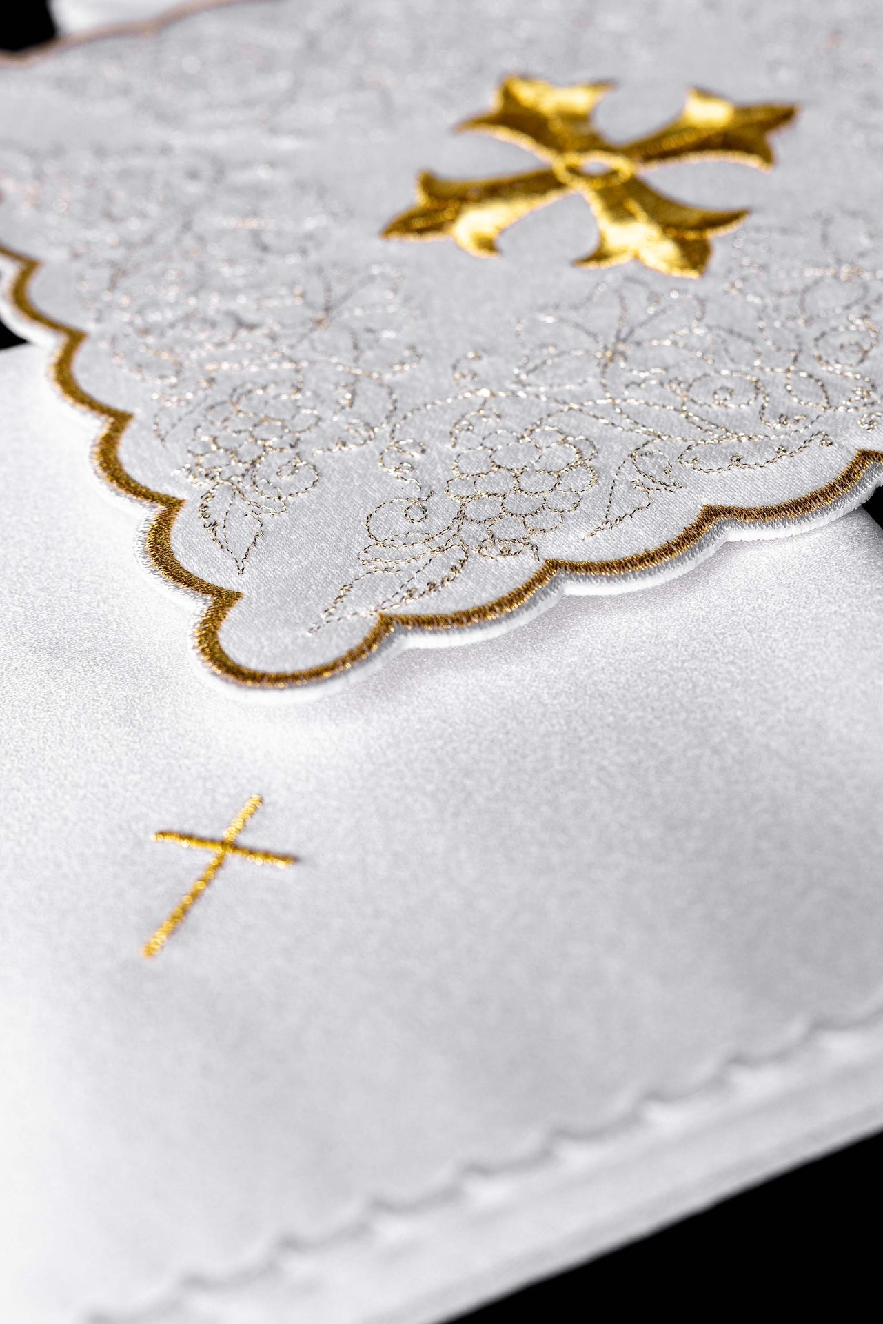 Chalice Linen Set embroidered with a white cross motif KDT/5028/04 BIAŁY - CHASUBLES.COM