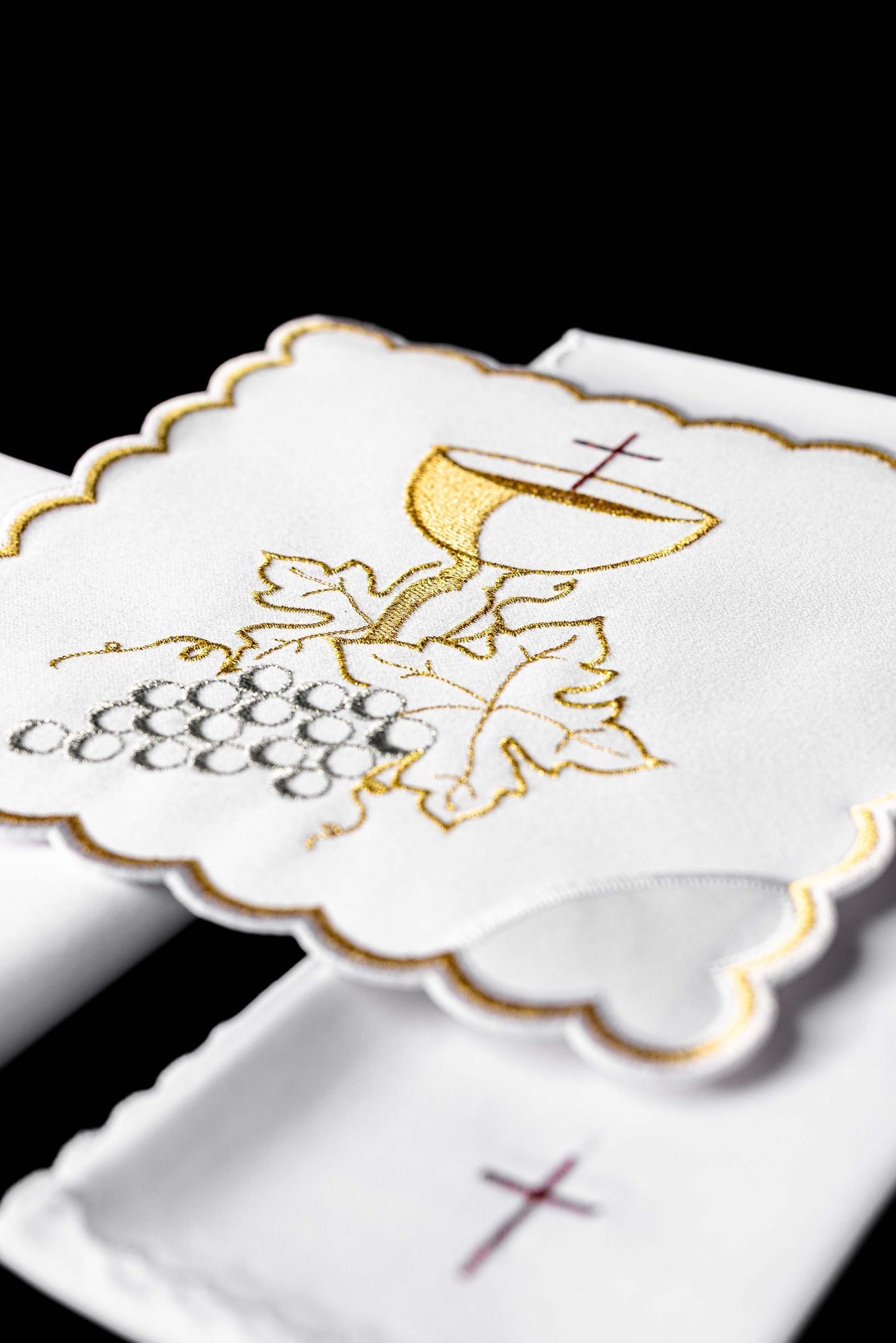 Chalice Linen Set embroidered with a white Eucharistic motif KDT/5026/04 - CHASUBLES.COM