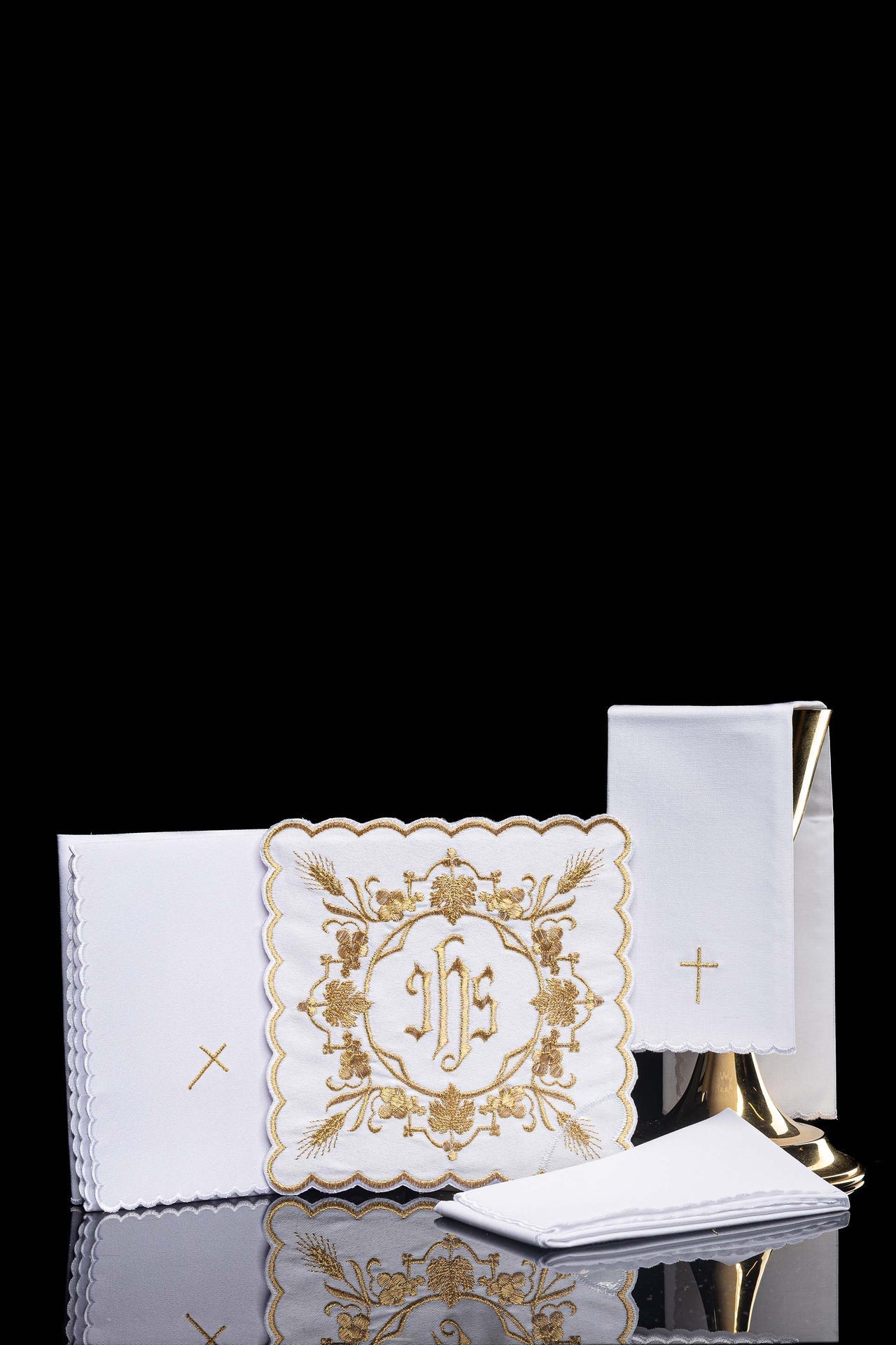 Chalice Linen Set embroidered with a white IHS motif KDT/5027/04 BIAŁY - CHASUBLES.COM